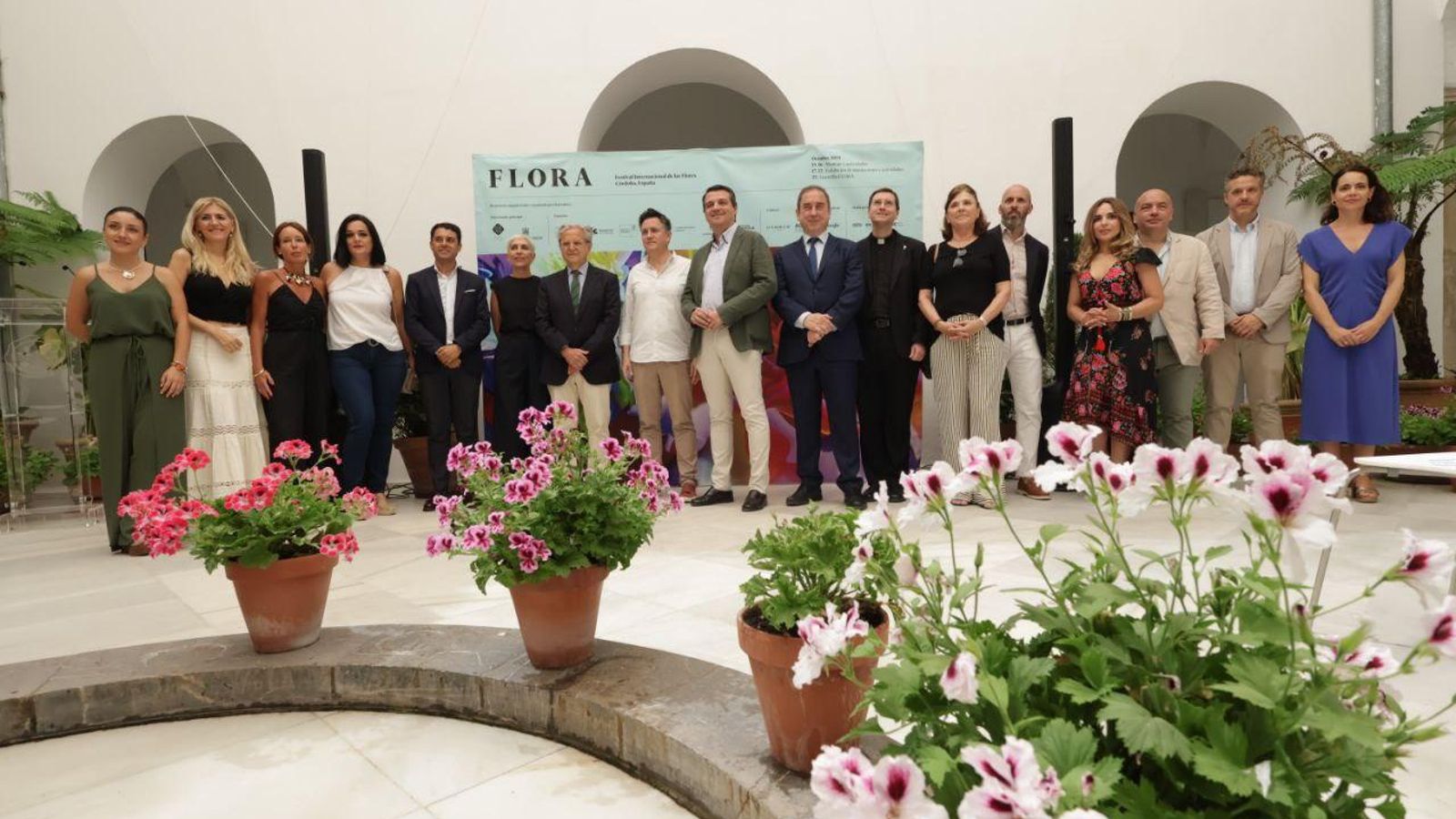 Foto de familia de la presentación de Flora 2025 Foto de familia de la presentación de Flora 2025