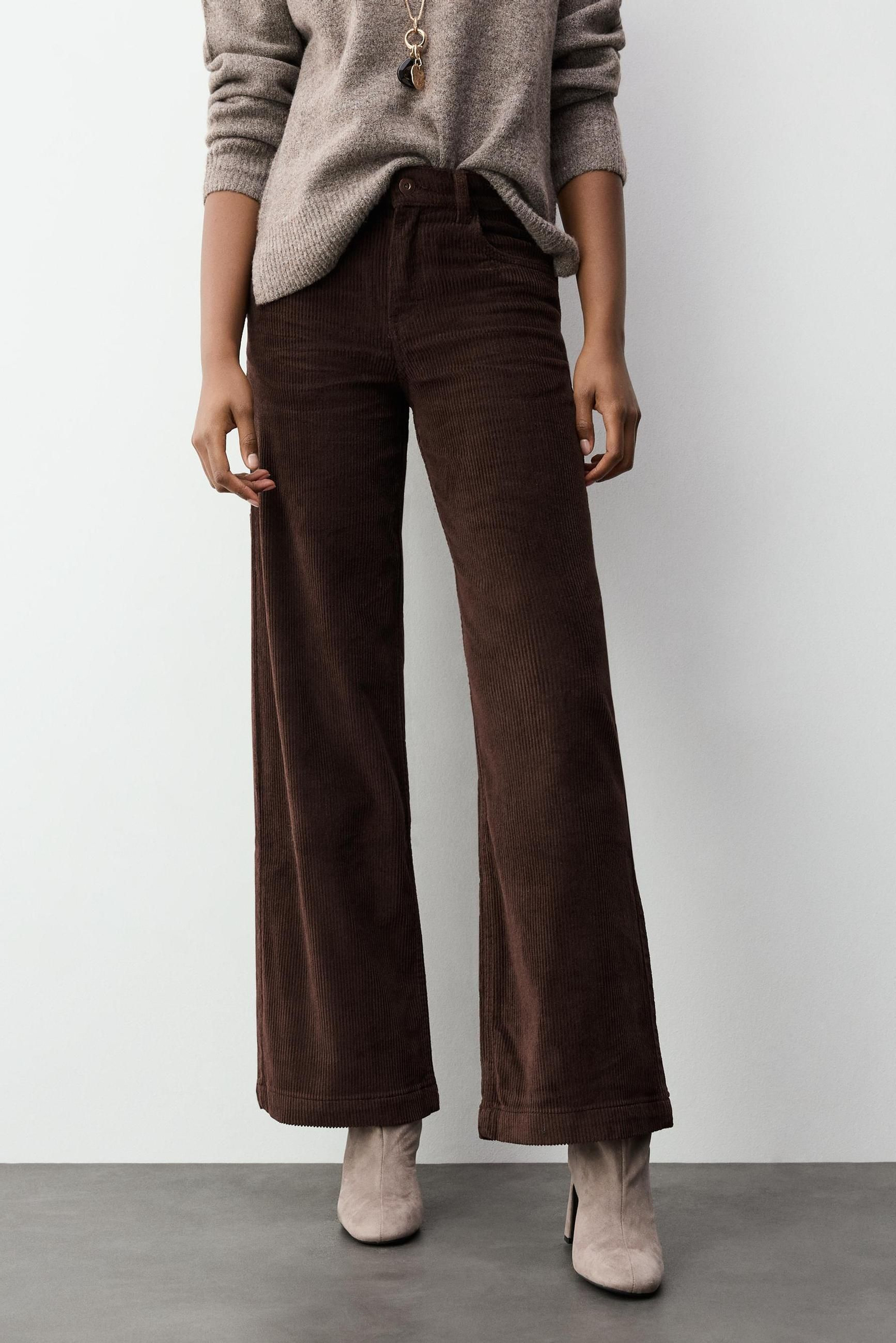 Pantalones de pana de Lefties.