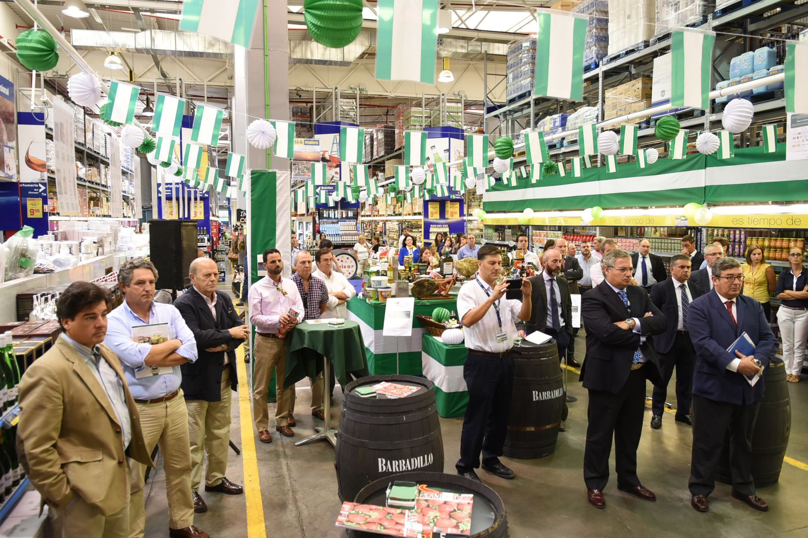 Makro sevillano de Bormujos durante una promoción