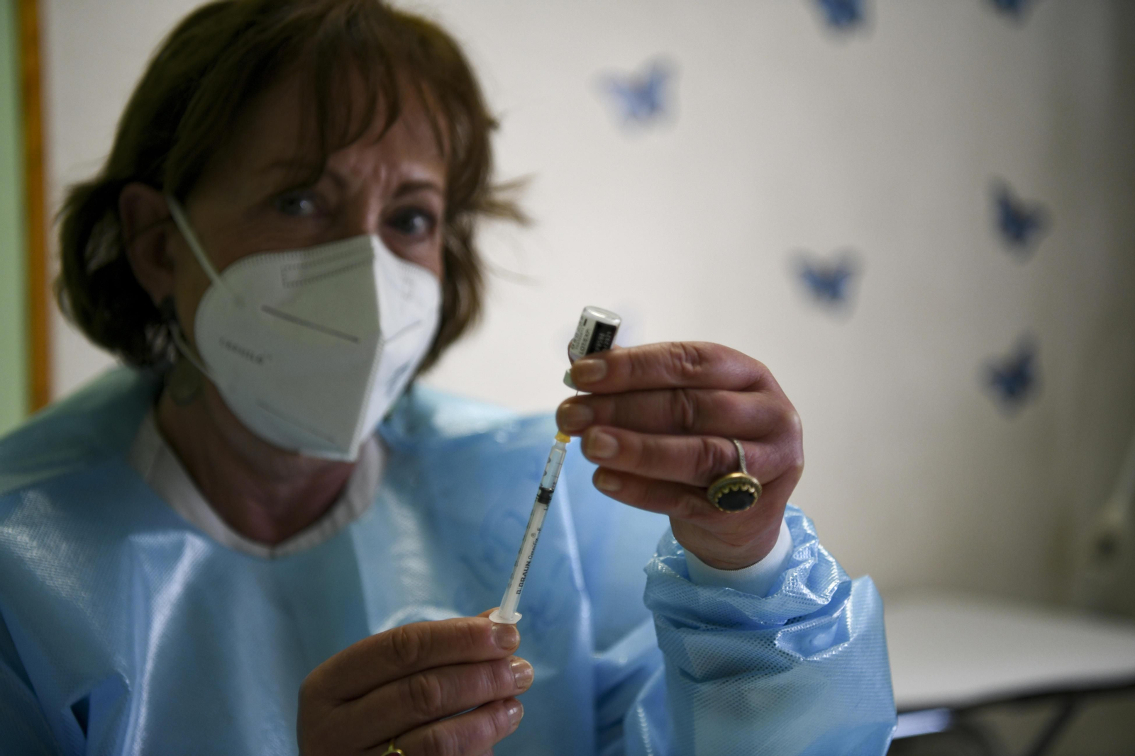 Fotos: empieza la vacunación masiva para los mayores de 80 años en la provincia de Granada