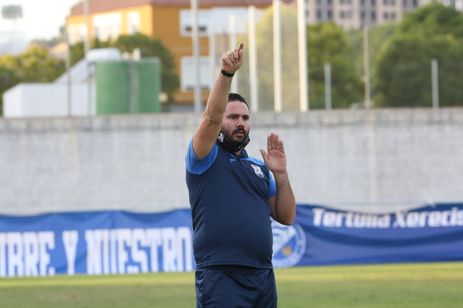 Ni Juanjo Durán ni el resto de su cuerpo técnico tendrá que confinarse.