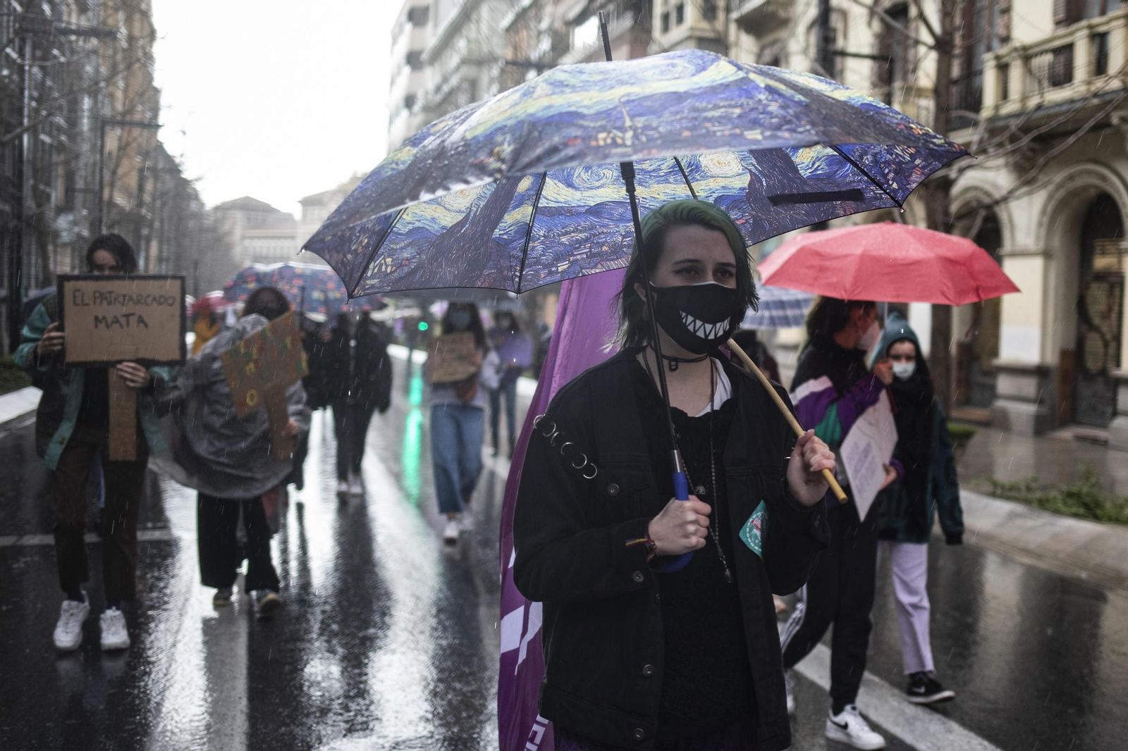 Las mejores imágenes de la manifestación feminista del 8M en Granada este 2021