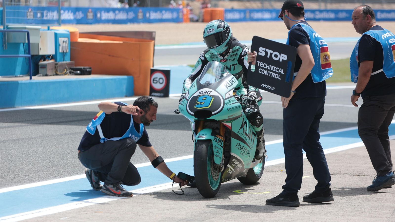 Imágenes de boxes en los entrenamientos del Viernes de Moto2 en Jerez