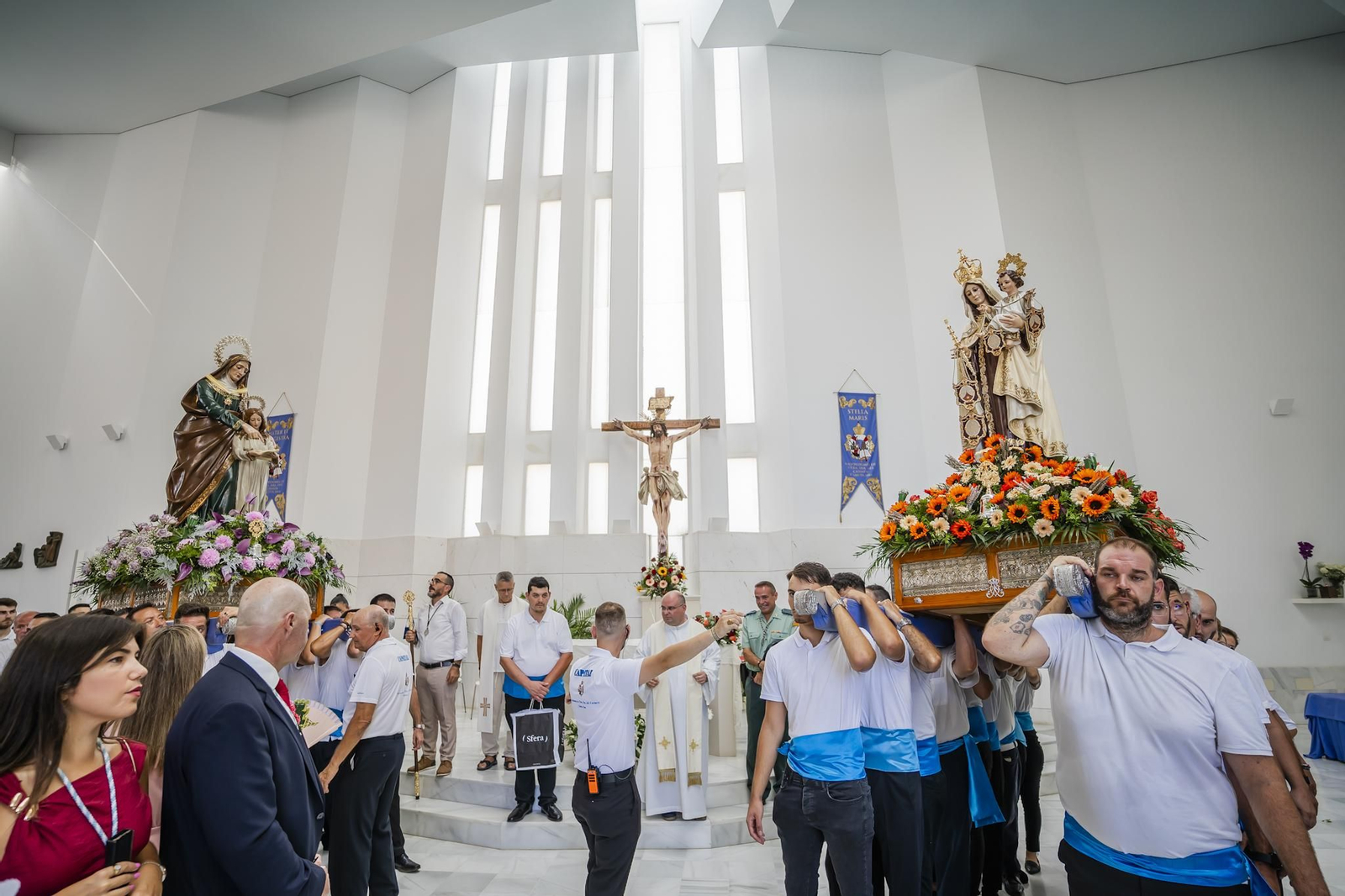 La procesión de la Virgen del Carmen y Santa Ana pone el broche final a las fiestas del Puerto de Roquetas