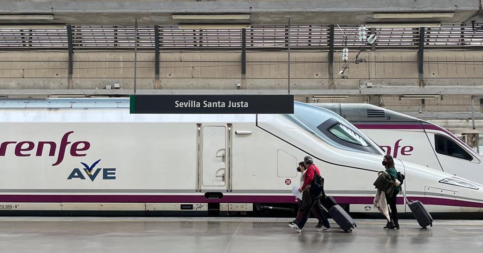 Estos AVE circularán de lunes a jueves, con salida de la estación de Atocha a las 10:00; y de Sevilla-Santa Justa a las 11:43.