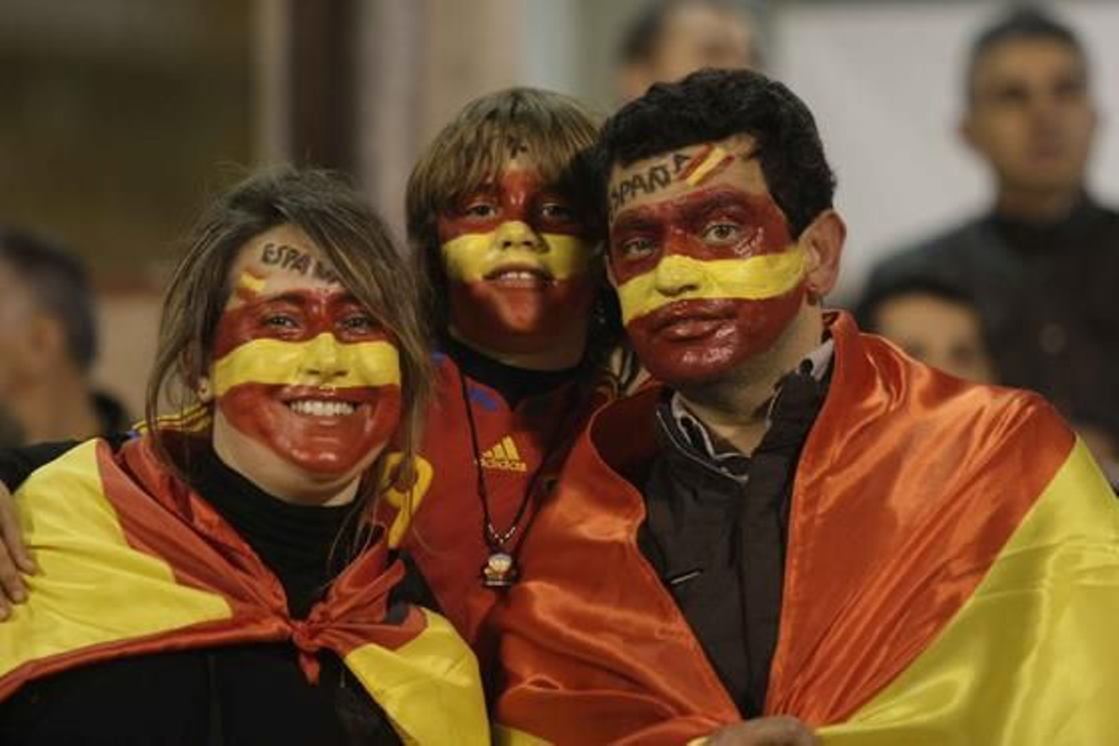 Los aficionados de la selección se volcaron con los jugadores en Granada.

Foto: Maria de la Cruz / Lucia Rivas