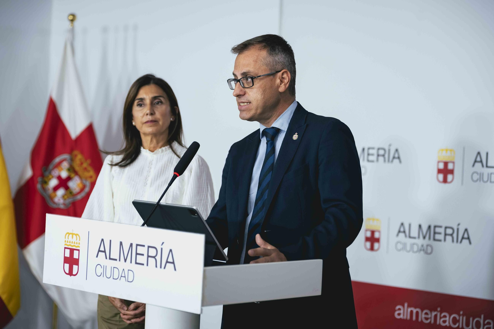 Antonio Urdiales, en la rueda de prensa ofrecida junto a Sacramento Sánchez