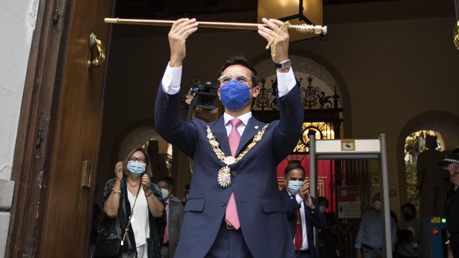 Paco Cuenca, tras ser investido alcalde de Granada.