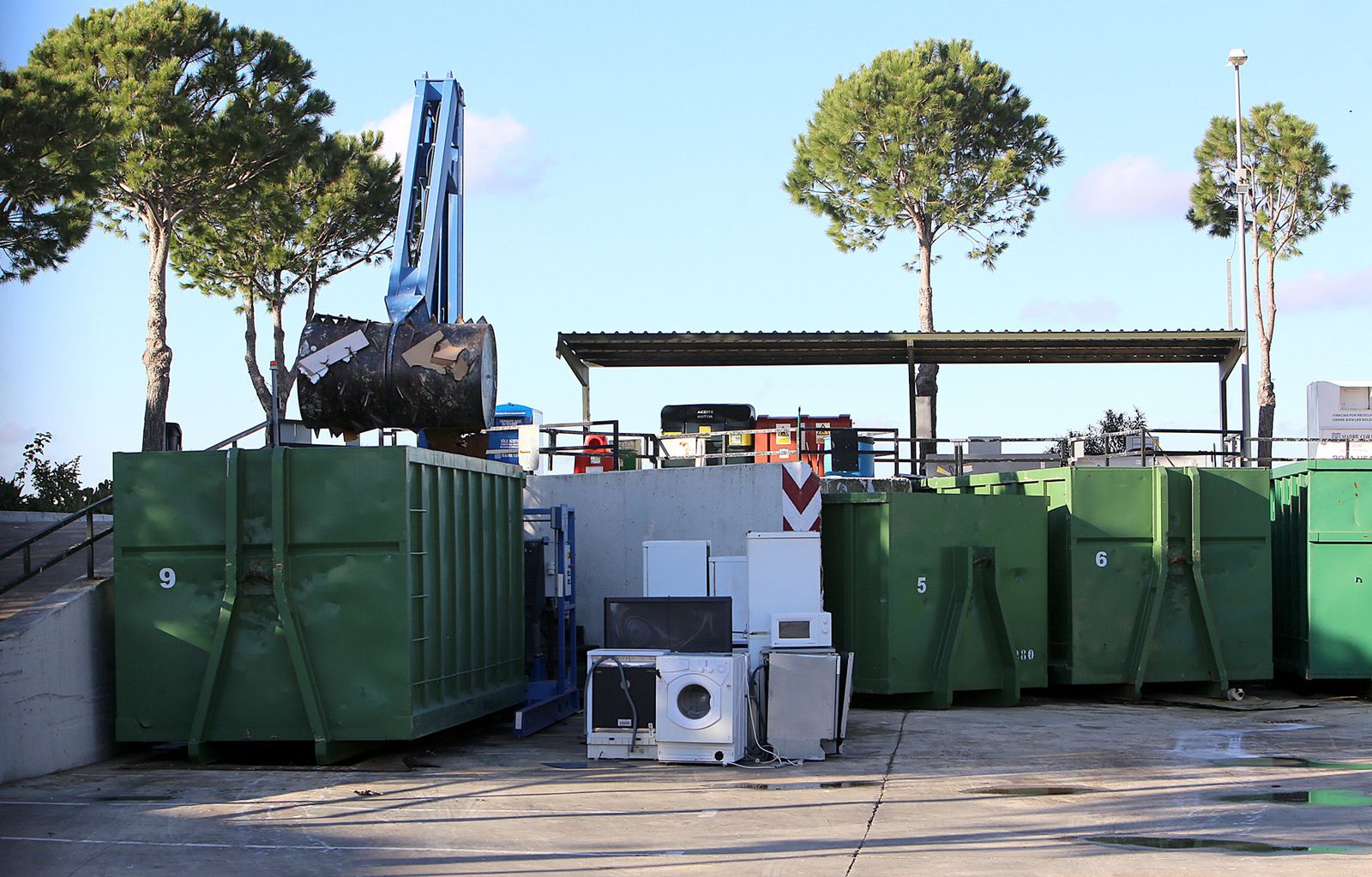 Imagen del punto limpio situado en el polígono de Urbisur donde se realizaron 23.385 descargas de material inservible el pasado año.