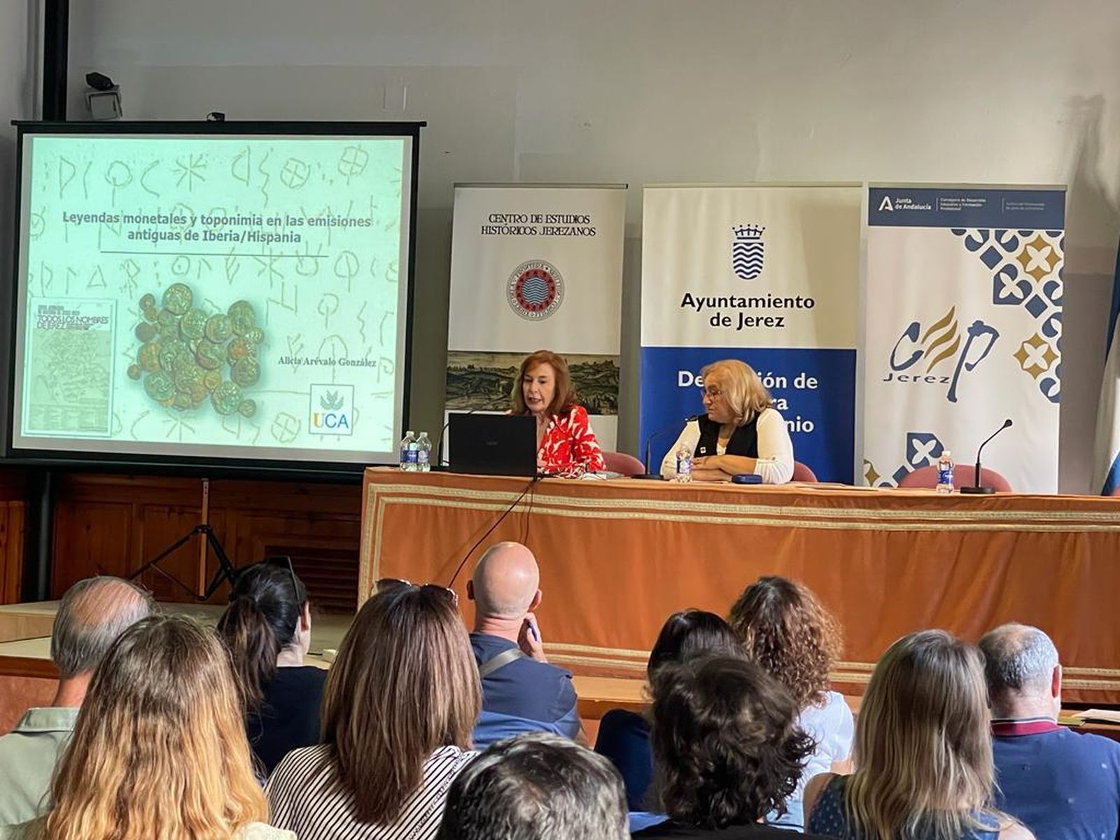Un momento de la conferencia de Alicia Arévalo en el Museo.