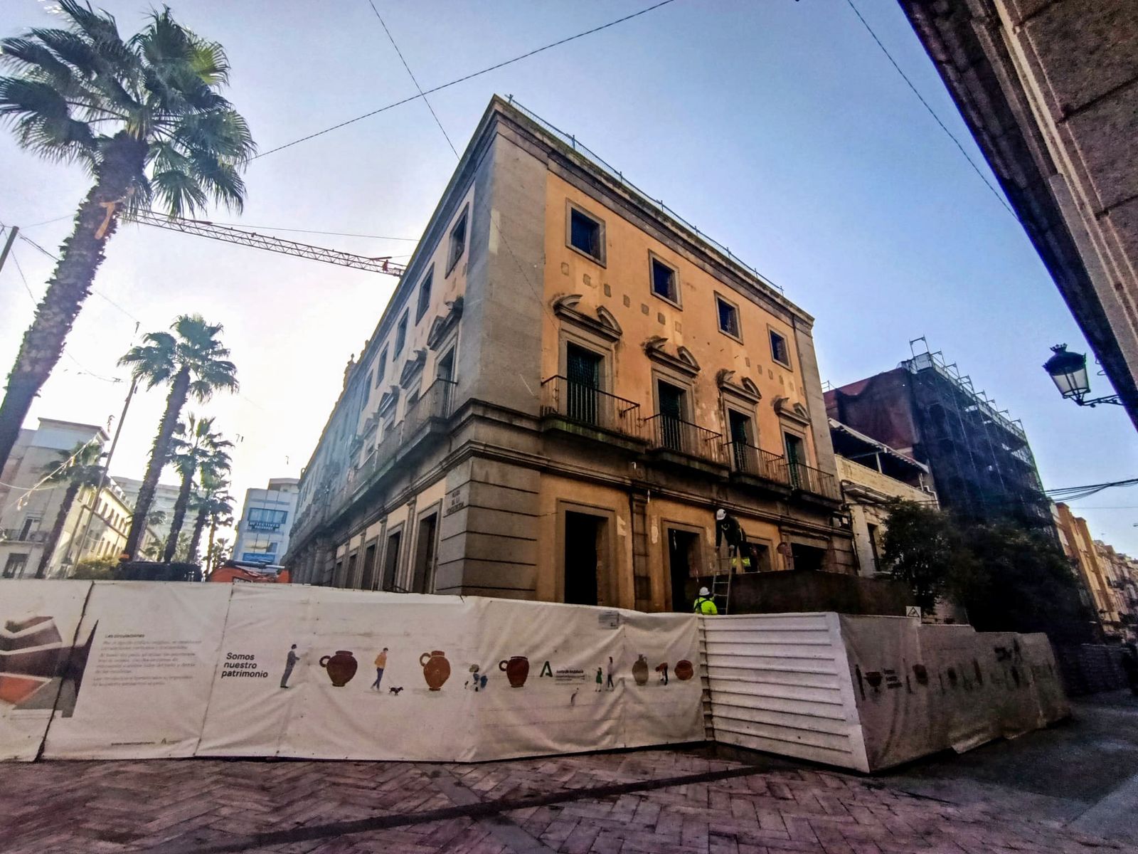 Fotos de la demolición de los bloques de hormigón situados alrededor del edificio de Hacienda