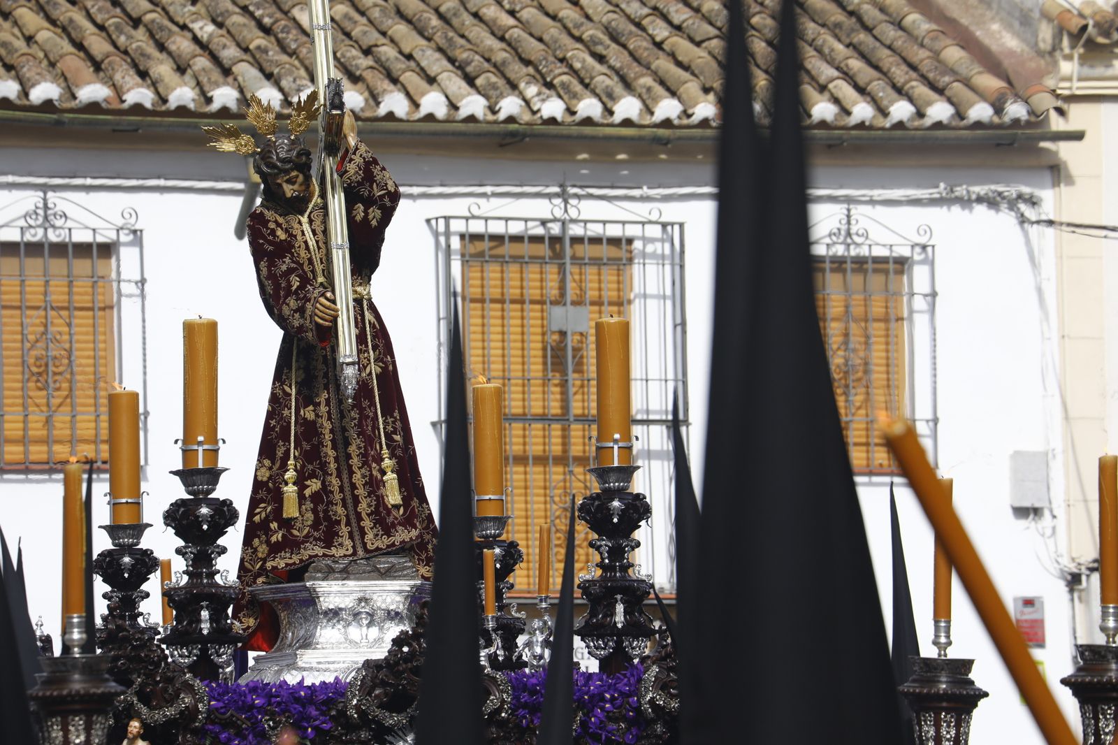 Jueves Santo en Córdoba: La procesión del Nazareno, en imágenes