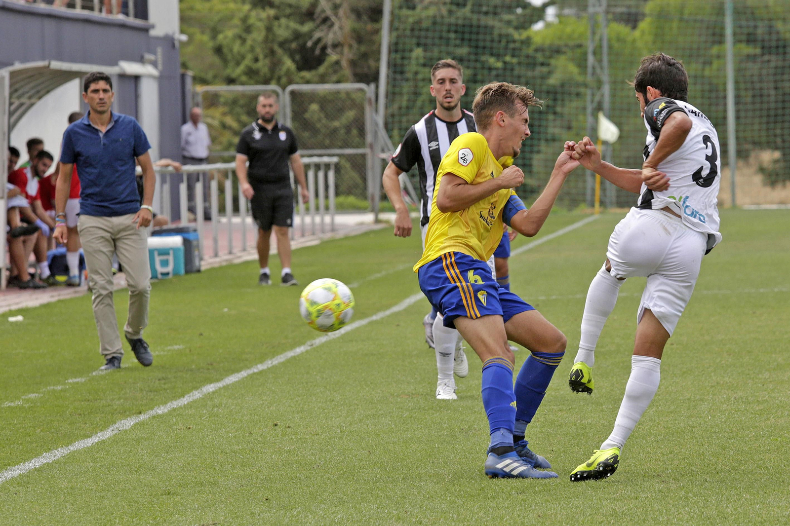 Las imágenes del Cádiz B - Badajoz