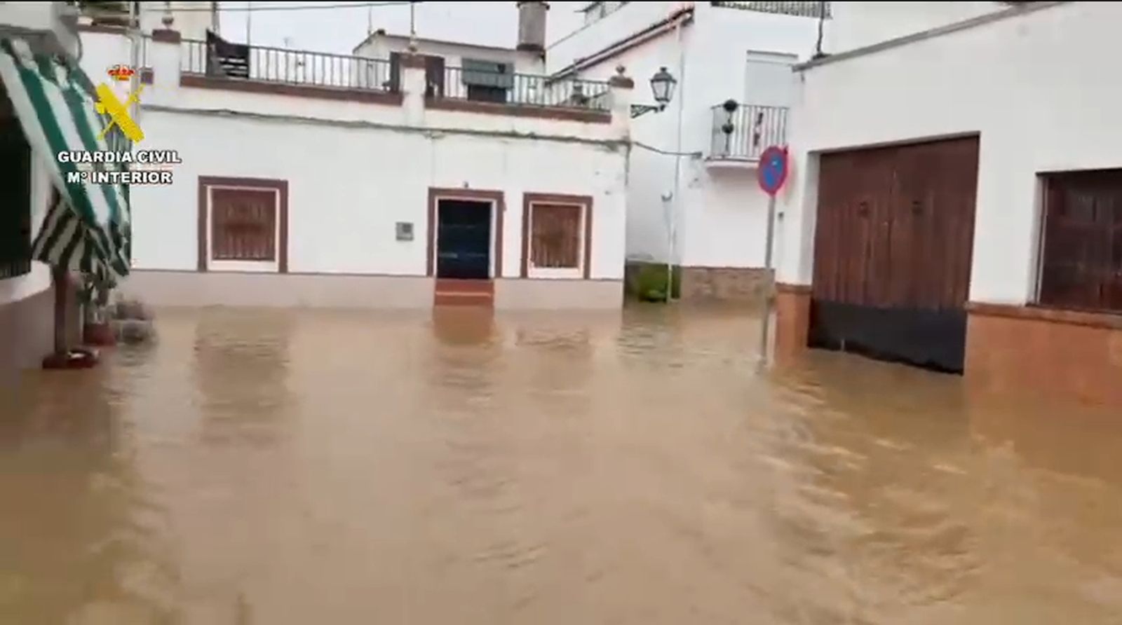 La Guardia CIvil en el barrio del Calerín en Lora del Río