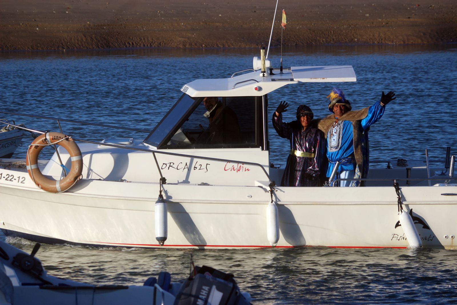 Los Reyes Magos visitan la barriada Río San Pedro