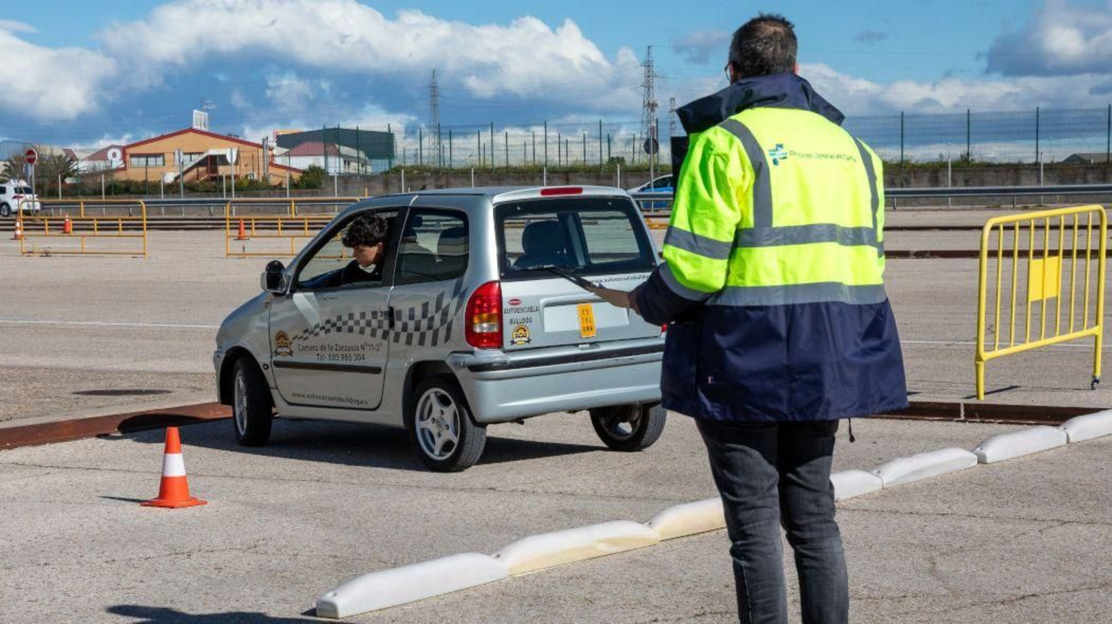 Un examinador de tráfico en una imagen de archivo