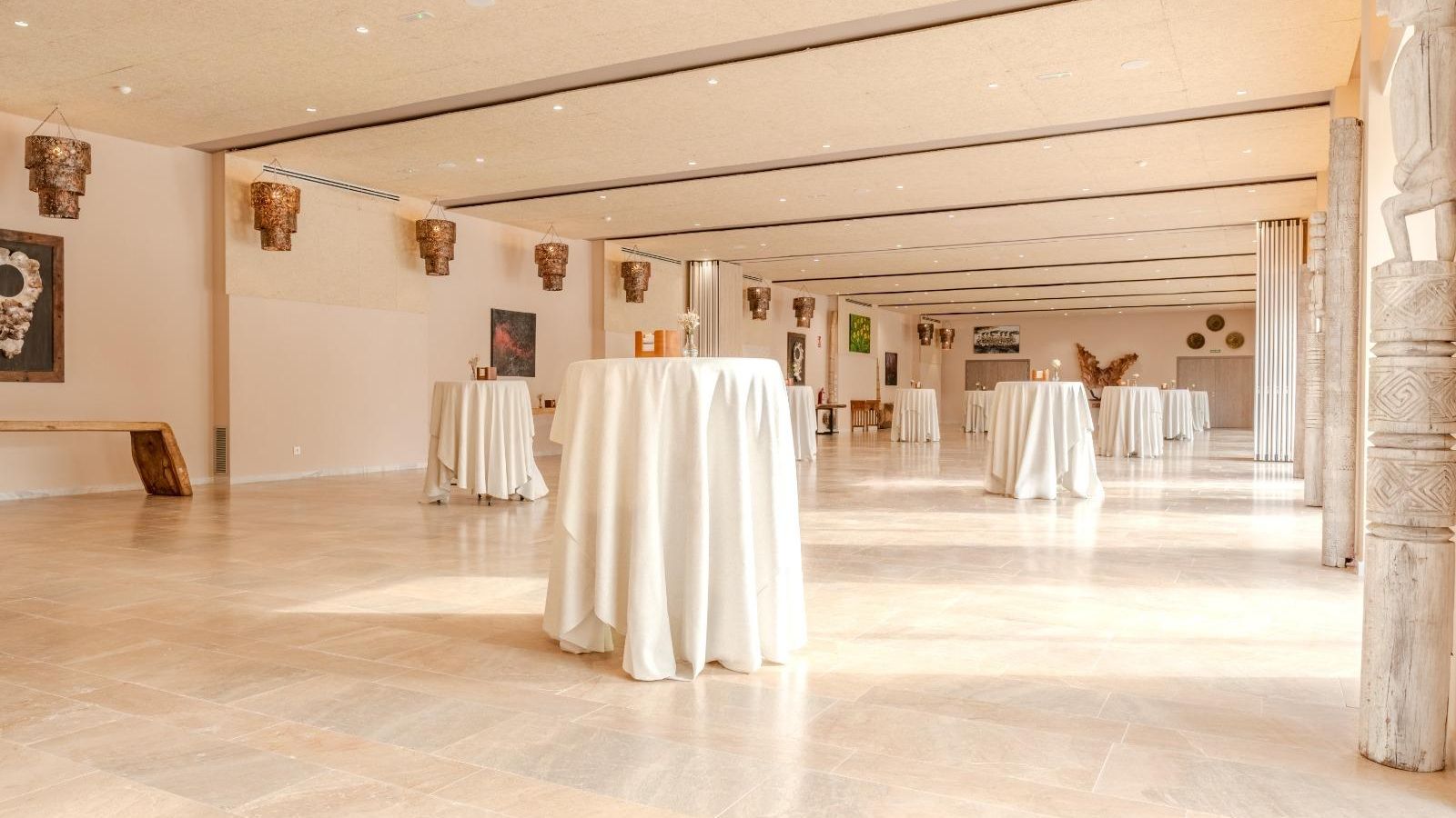 Uno de los salones para eventos del Event Tarifa