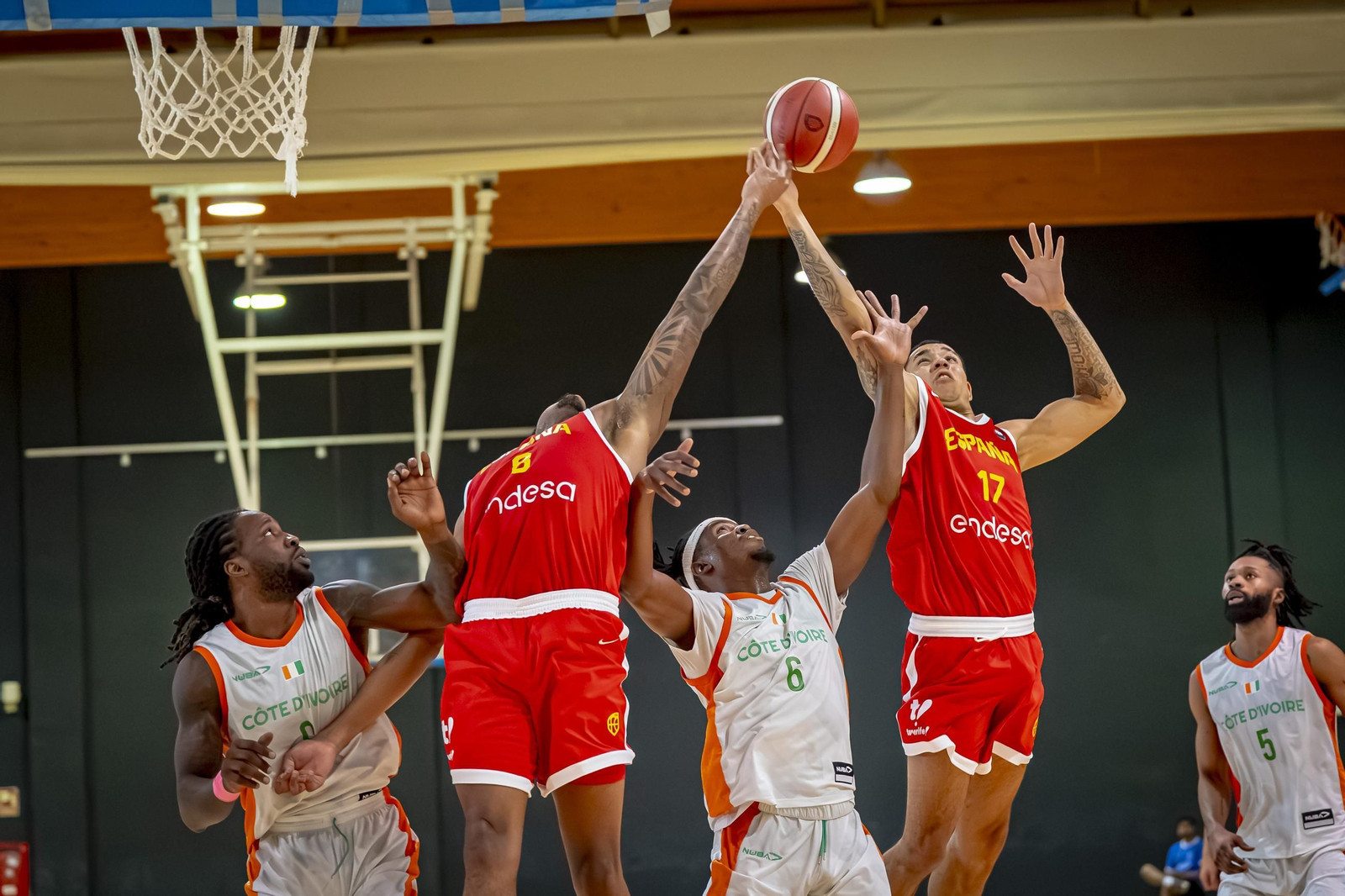 España B, con Álvaro Folgueiras, derrota a Costa de Marfil antes de venir a Málaga