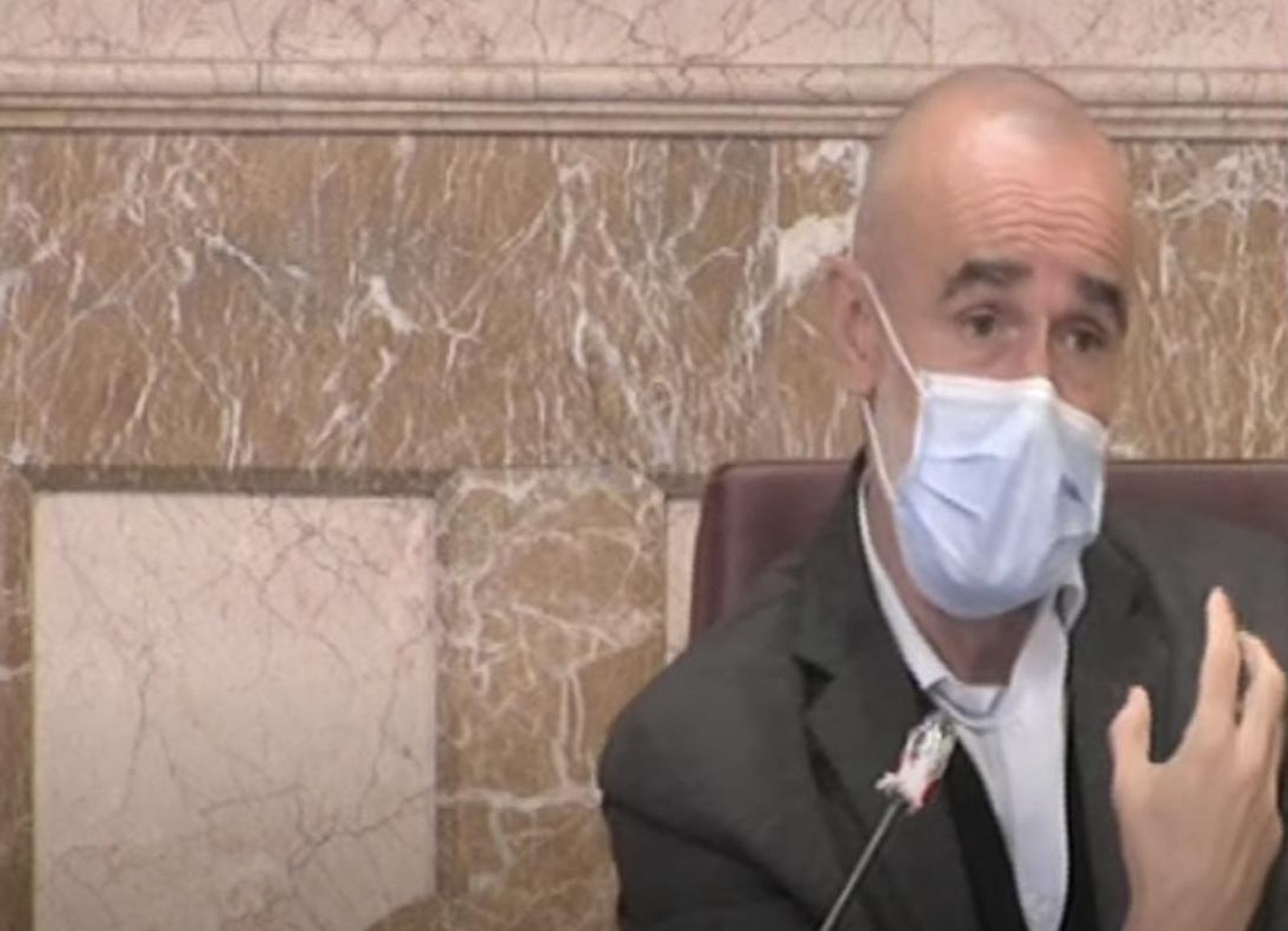 El delegado Antonio Muñoz, durante su intervención en la comisión.