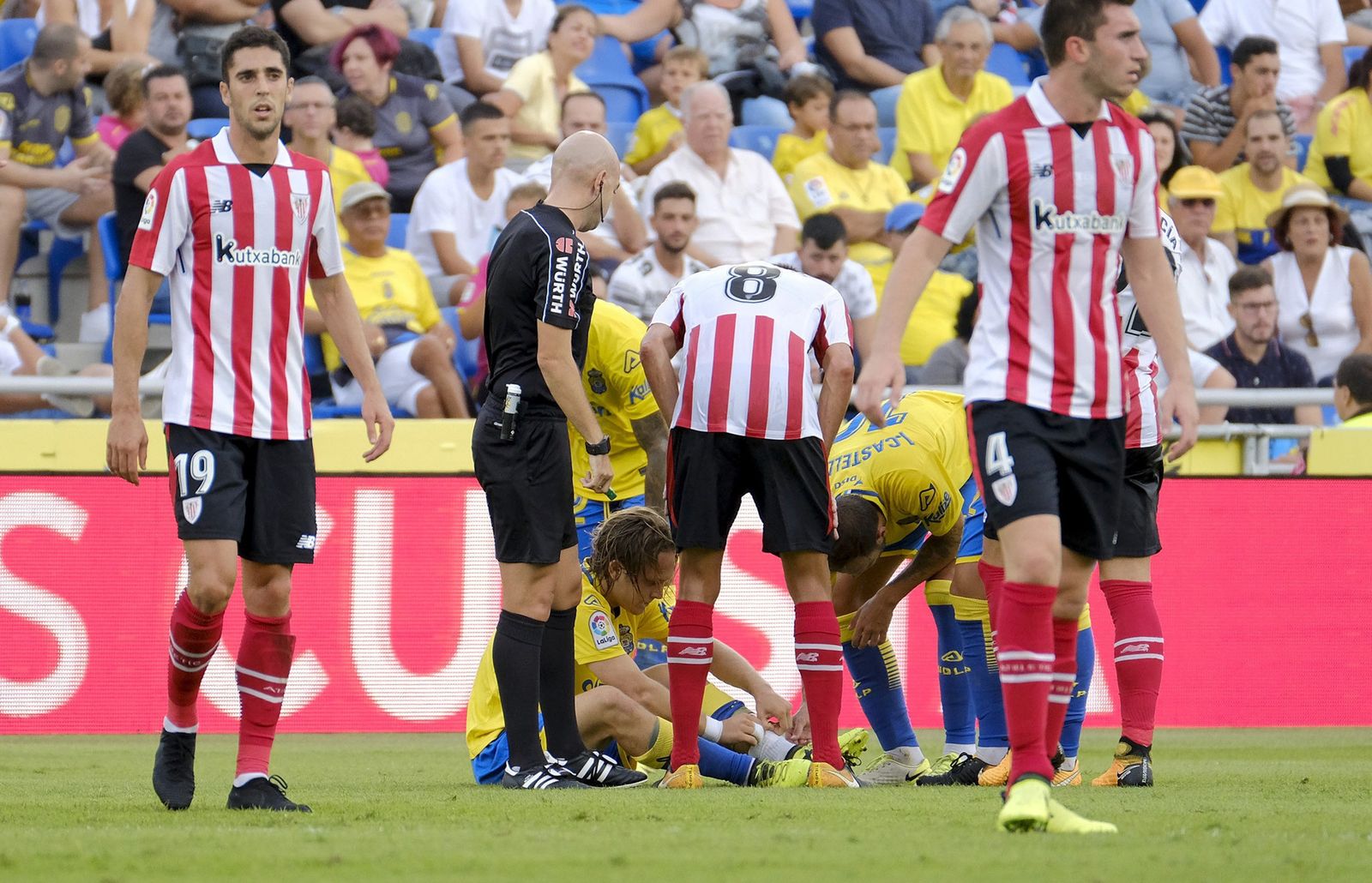 Halilovic, lesionado en el suelo.