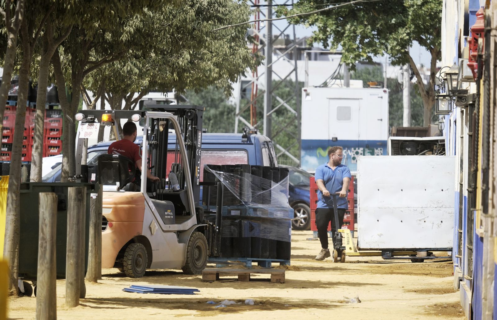 Adiós a la  Feria de Córdoba: El desmontaje de las casetas y las atracciones, en imágenes