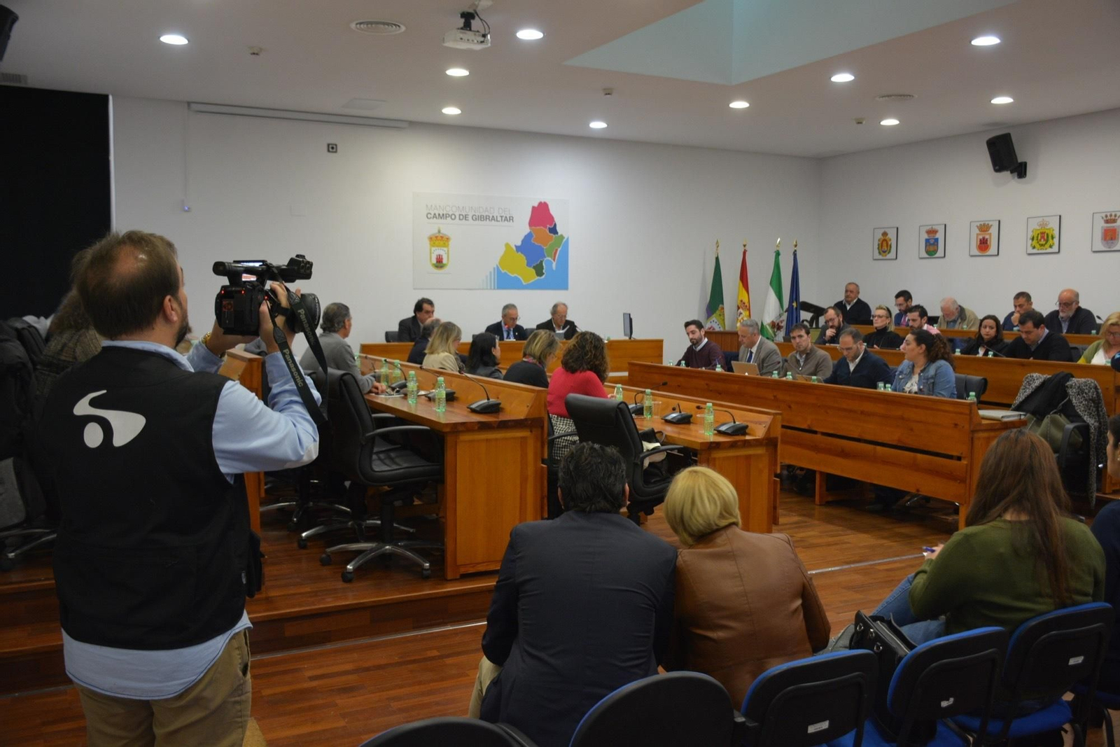 El pleno de la Junta de Comarca, con la bancada de La Línea 100x100 al fondo