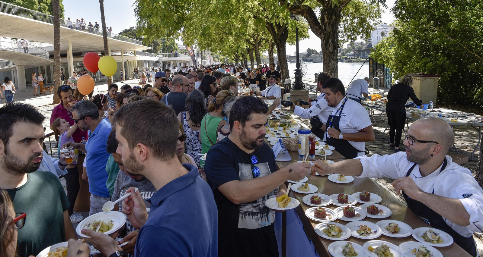 La barra de tapas más larga del mundo, en Sevilla