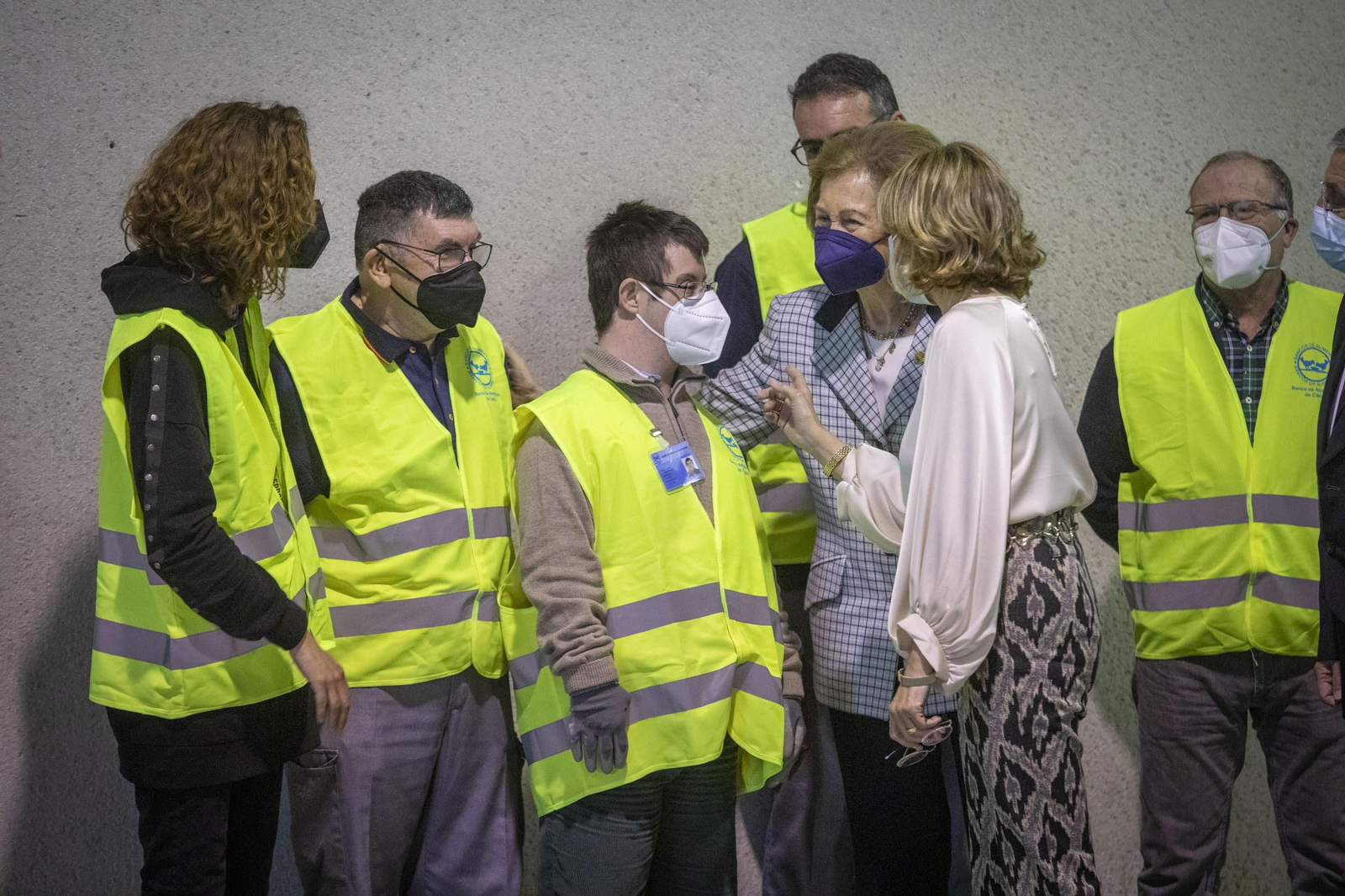 Imágenes de la visita de la Reina Sofía al Banco de Alimentos de Cádiz