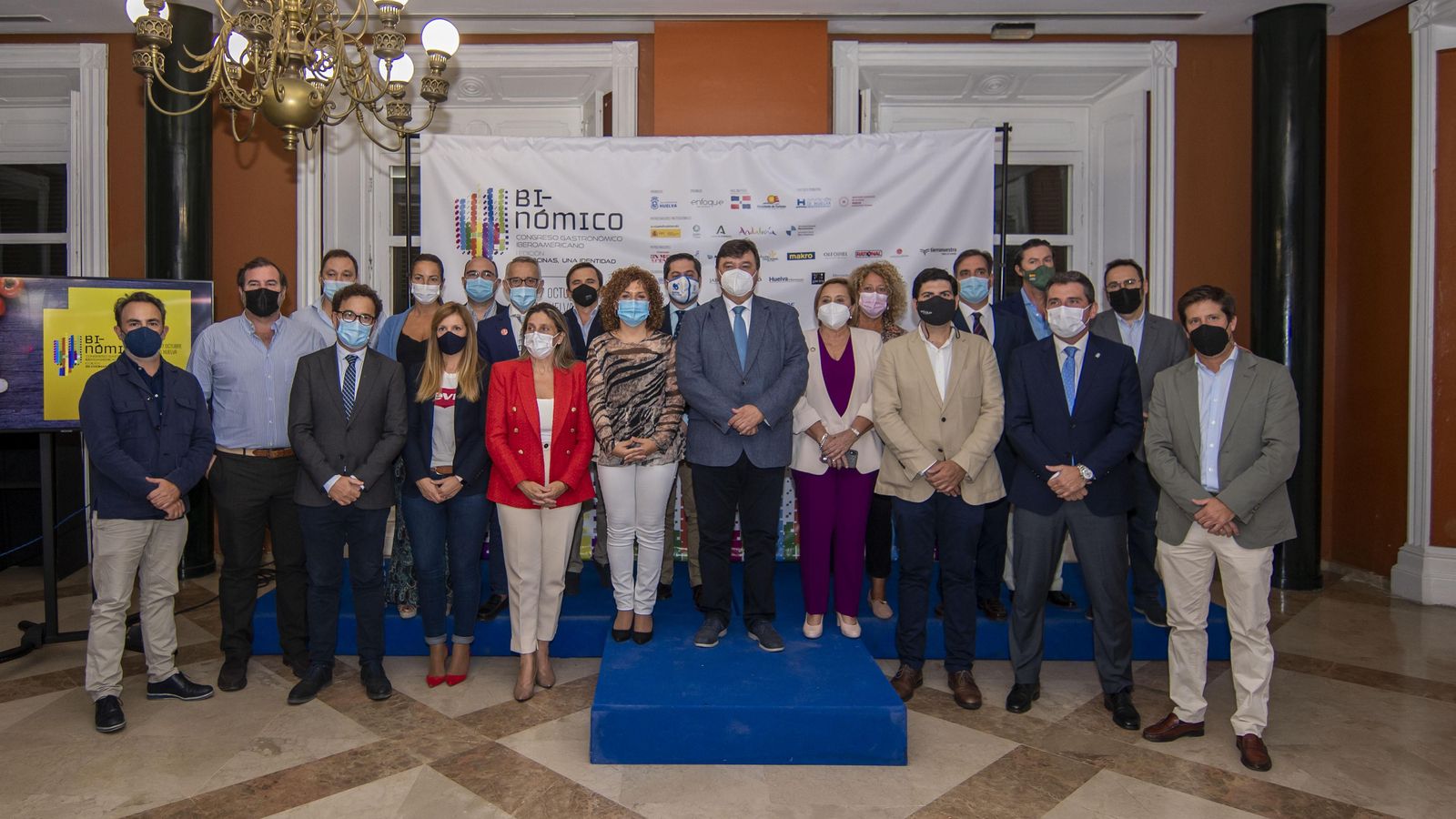 Presentación de Binómico. Presentación de Binómico.