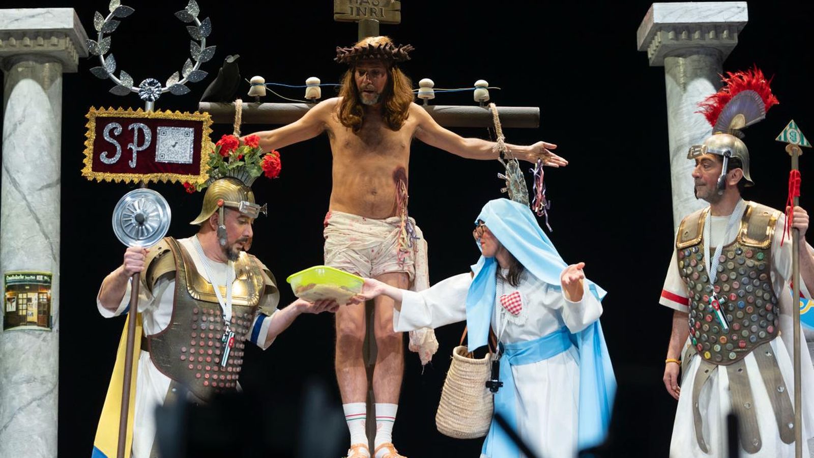 La Virgen María reparte croquetas en el calvario.