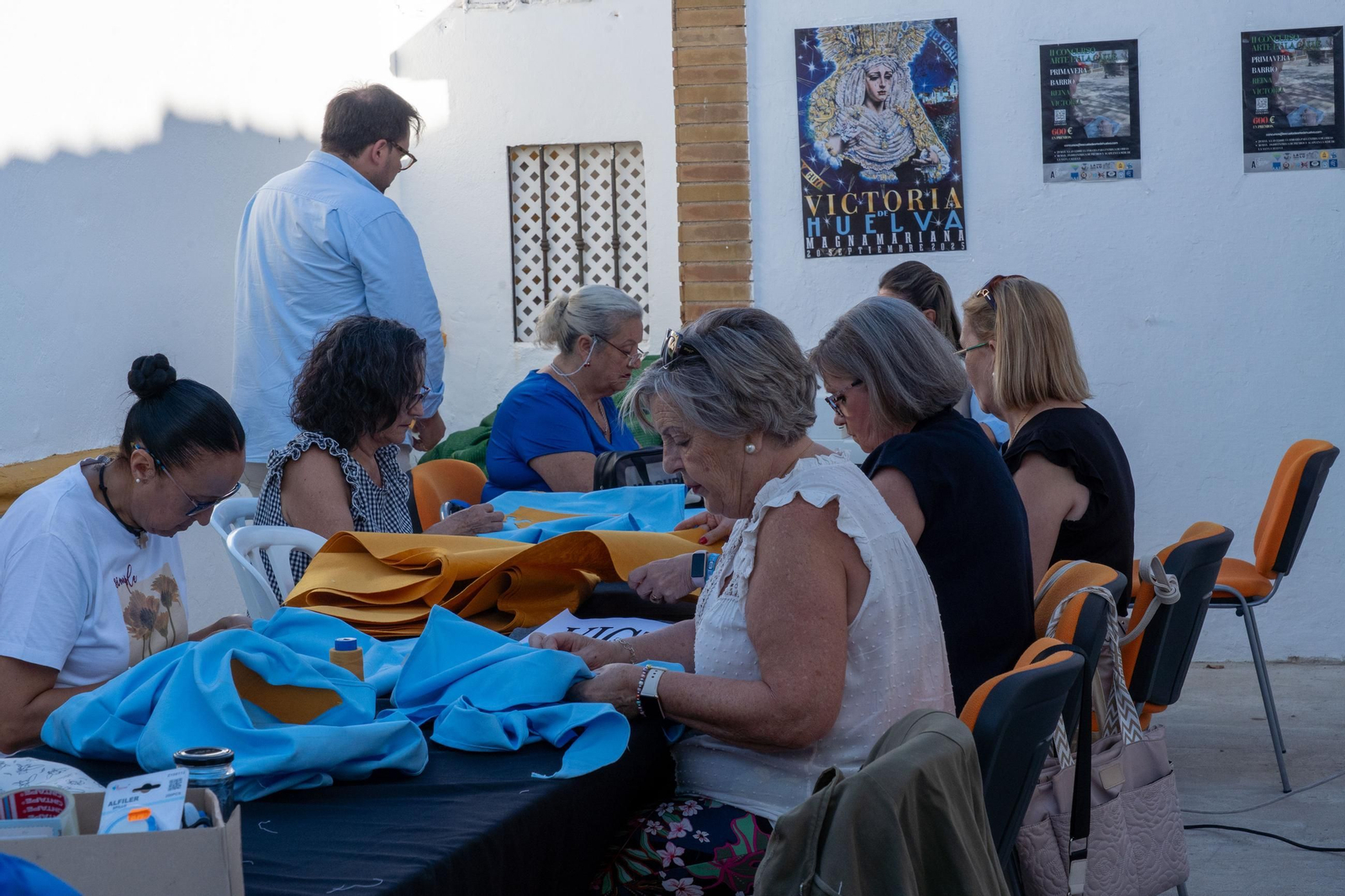 Imágenes de los talleres de la Hermandad de la Victoria de las decoraciones para La Magna Mariana