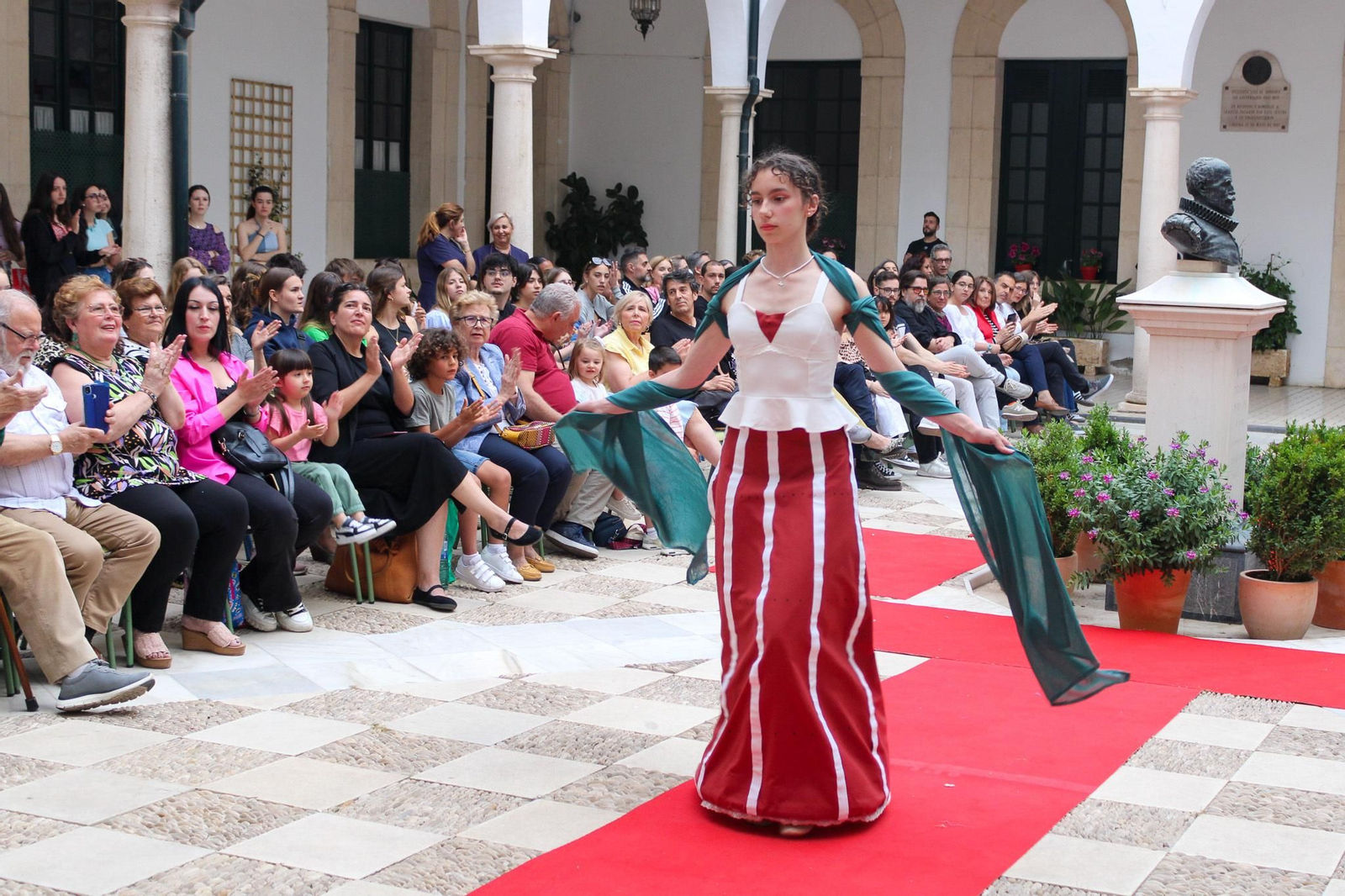 El segundo Desfile Arte Moda del instituto Góngora de Córdoba, en imágenes