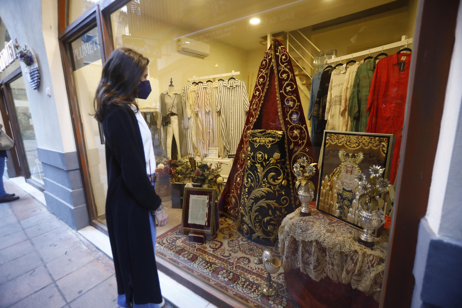 El comercio de Córdoba se engalana para la Pasión