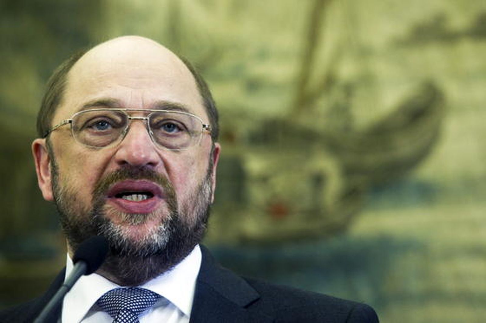 El presidente del Parlamento Europeo plantea obligar legalmente a los bancos a prestar dinero