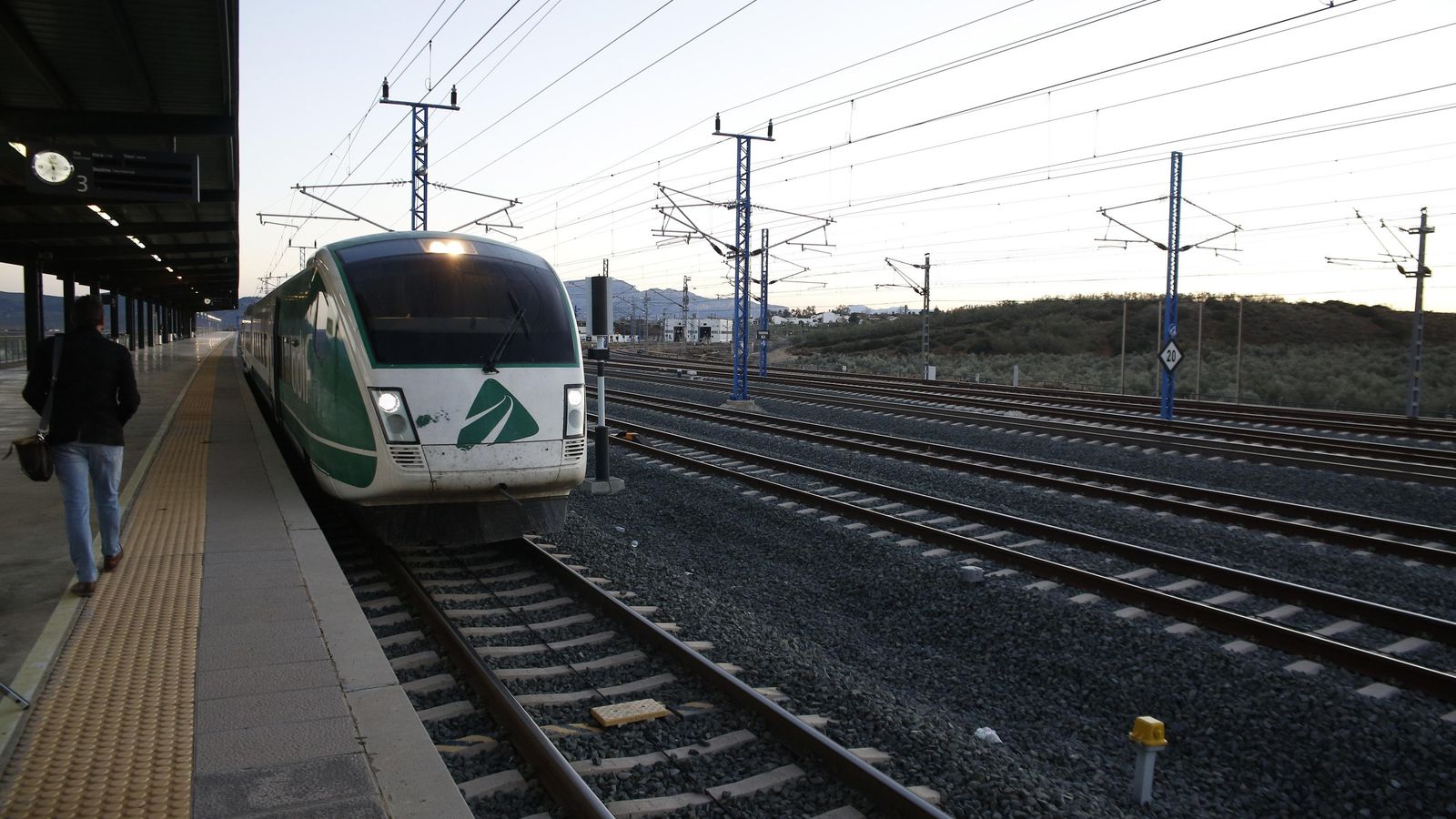 Inicio de las pruebas con el tren laboratorio Séneca, con el ministro De la Serna a bordo