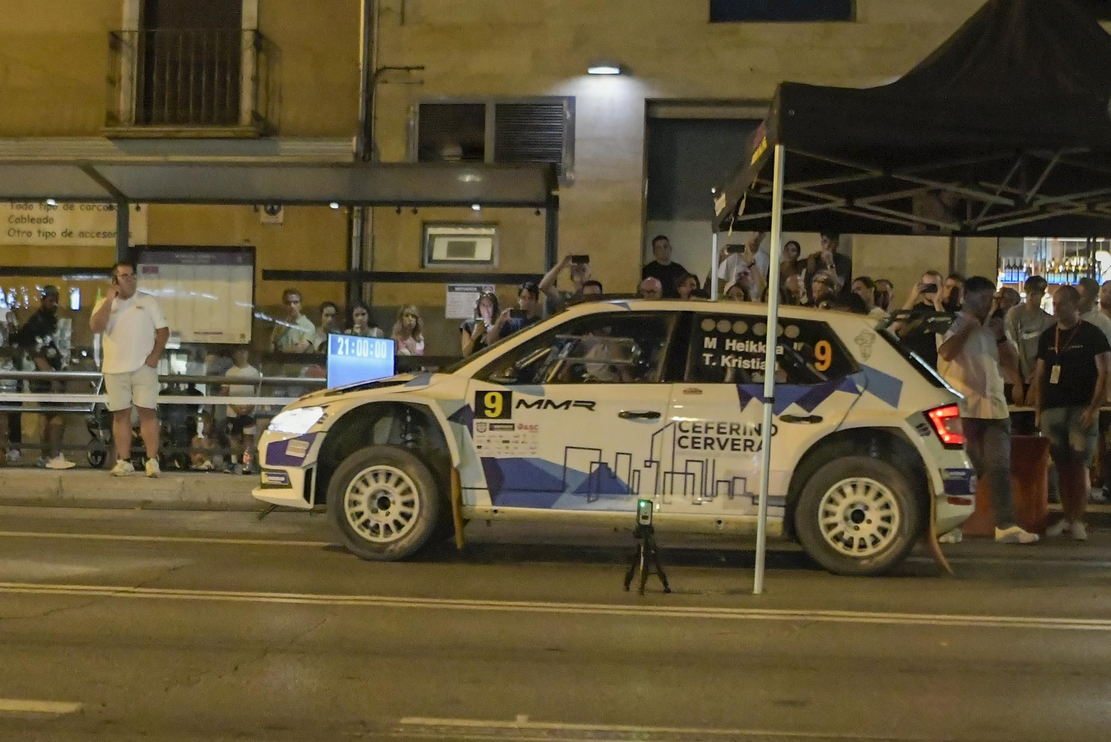 Ruedas 'quemadas' y mucho asfalto en la exhibición del Rally Ciudad de Granada: las imágenes