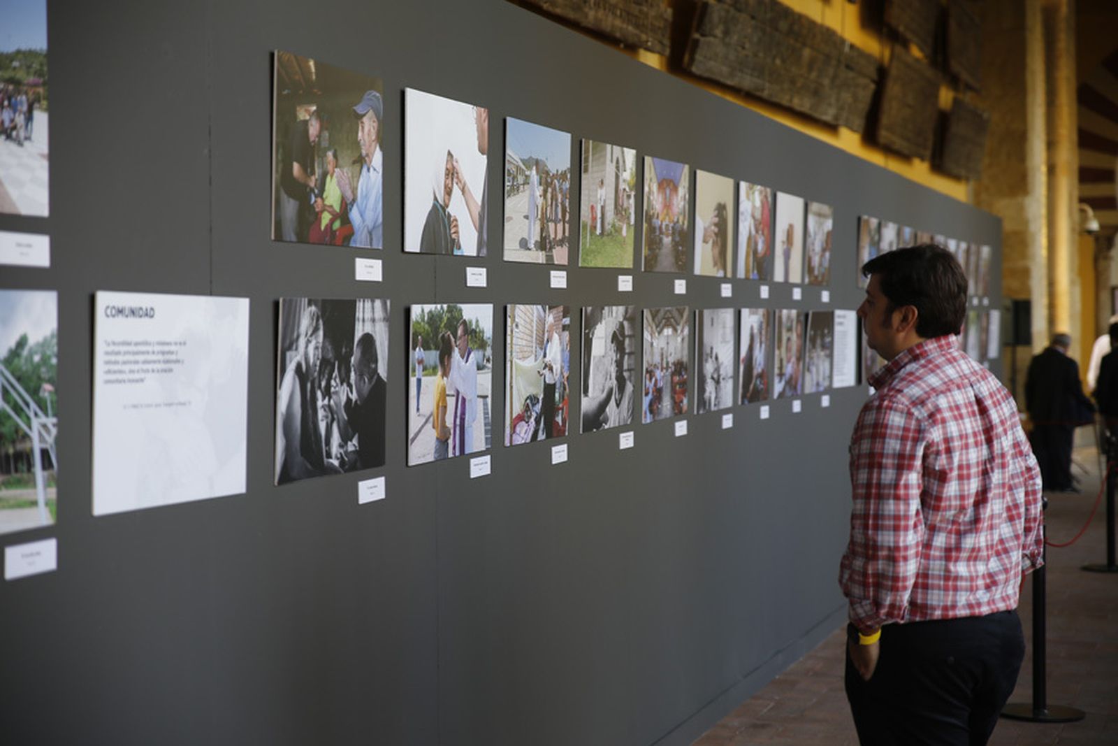 Imágenes de la exposición 'En ese pondré mis ojos, en el humilde', de Álvaro Tejero.