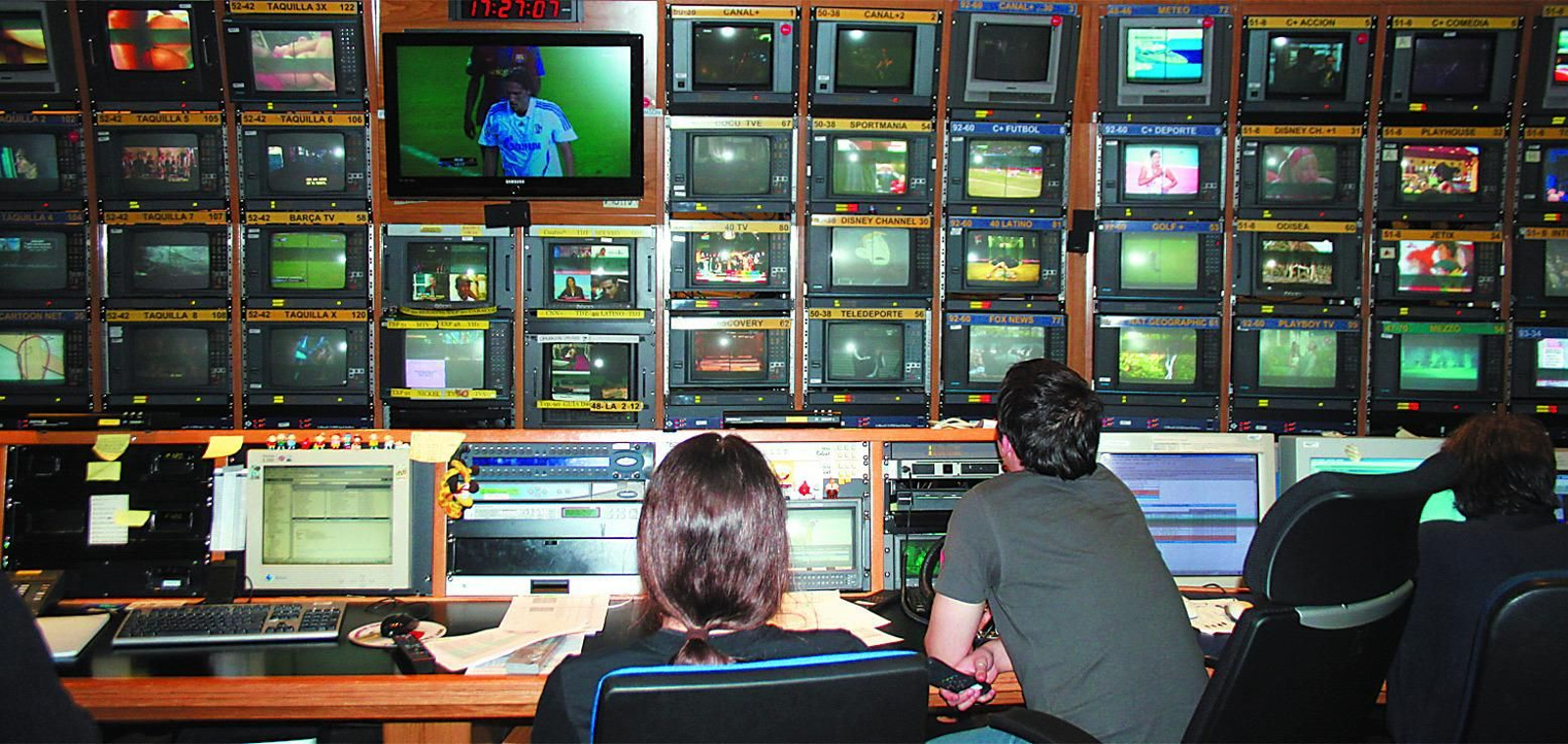 Locutorio de realización televisiva de retransmisiones futbolísticas