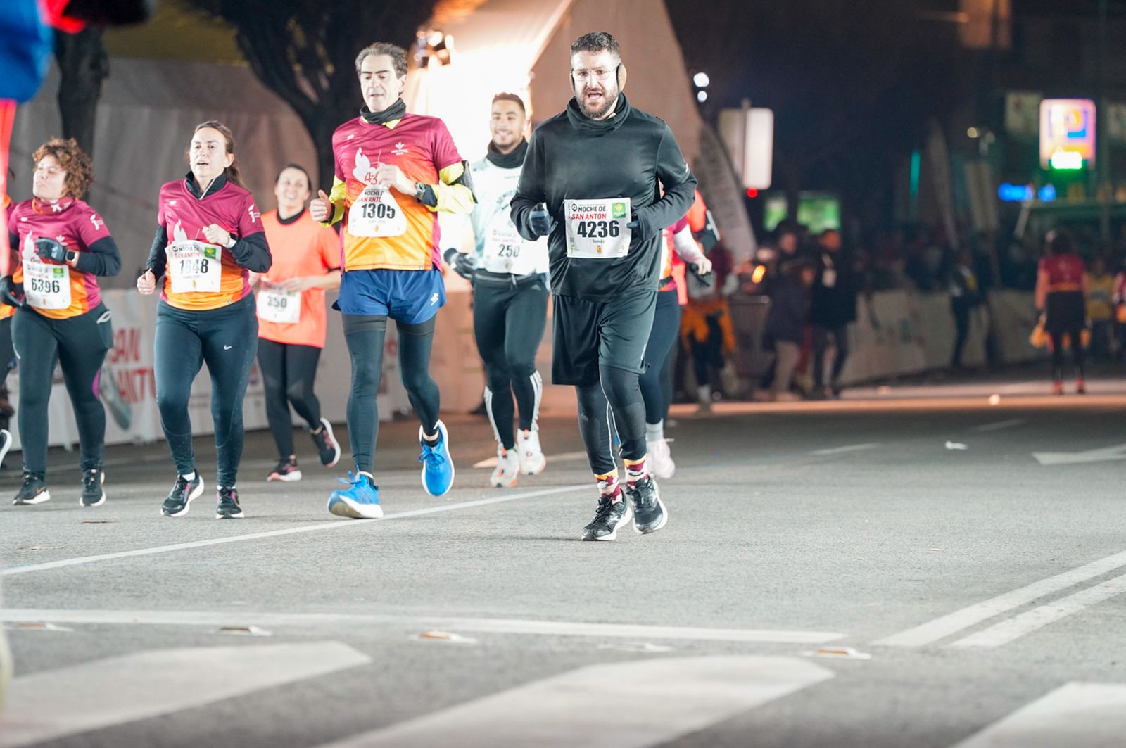 En imágenes: búscate en tu llegada a meta de la Carrera de San Antón 2026 (4)