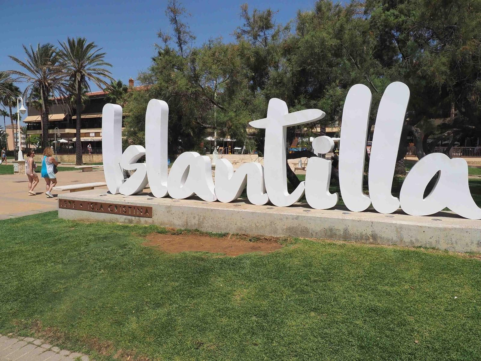 Ambiente de la playa de Islantilla una tarde de verano