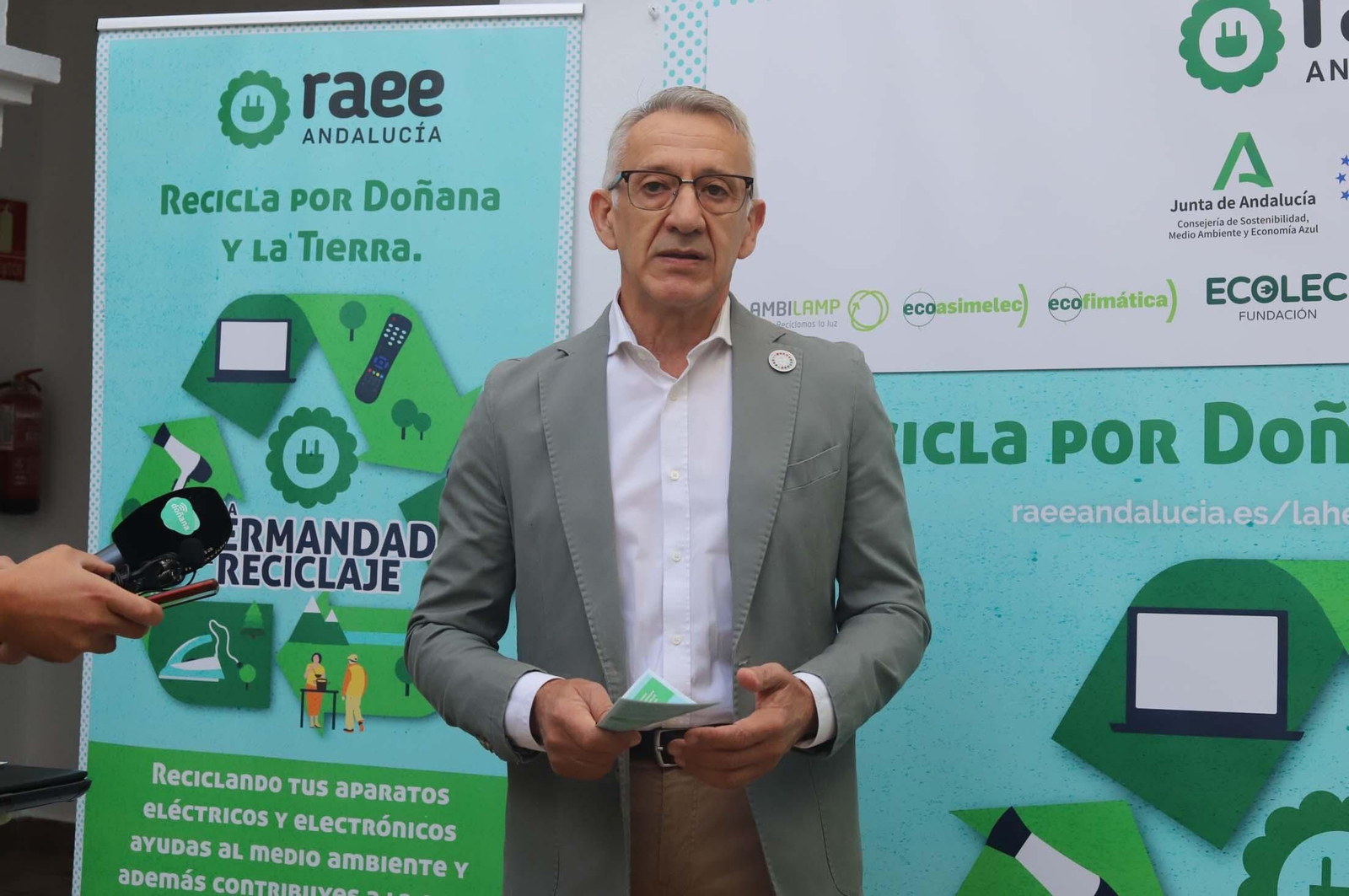 Imágenes de la presentación de la campaña 'La Hermandad del Reciclaje. Recicla por Doñana y la Tierra'