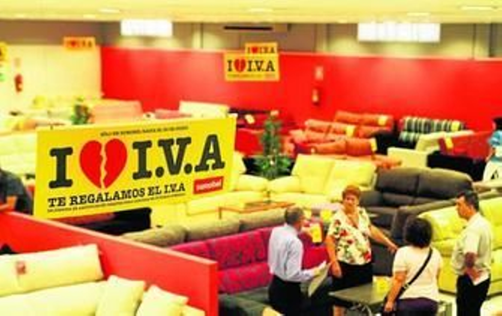 Promoción en una tienda de muebles en la que regalan el importe del IVA de sus productos.
