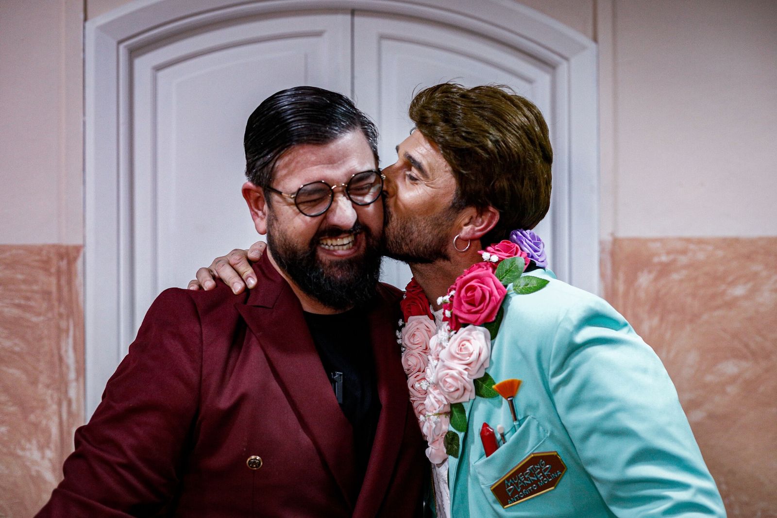 Manu Sánchez y el pregonero del año anterior, Antoñito Molina.