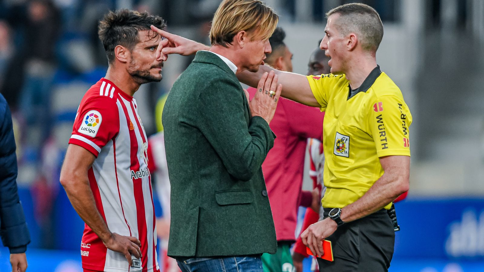 Guti le protesta a Iglesias Villanueva para acabar siendo expulsado