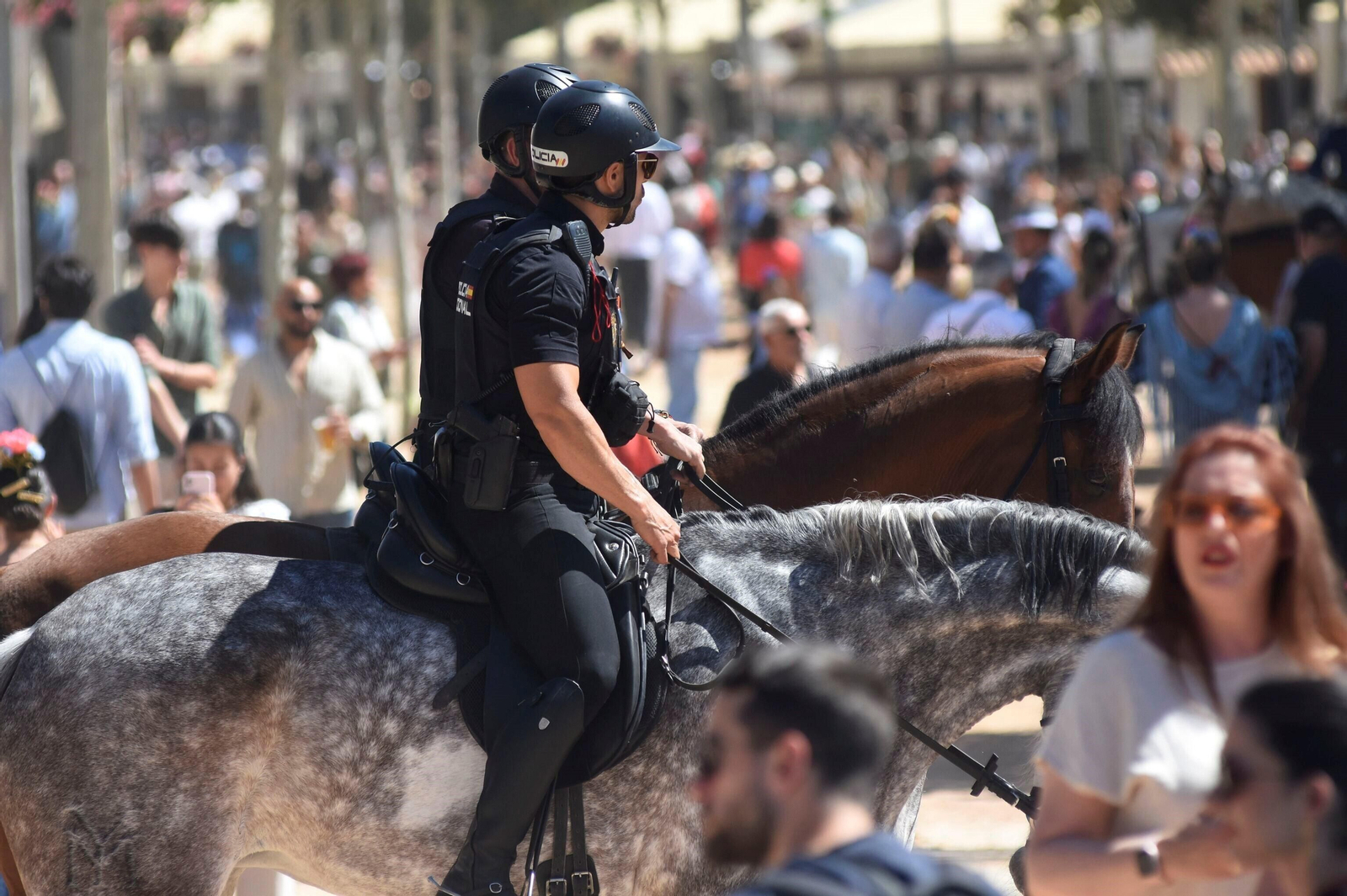 Agentes policiales en la Feria de Córdoba. Agentes policiales en la Feria de Córdoba.