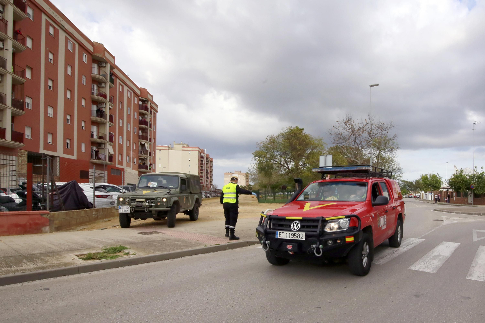 Policía Nacional junto a Infantería de Marina, y la UME en Jerez
