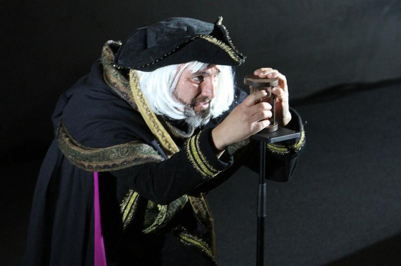 Arte, literatura, deporte, educación  y política como ejes del programa