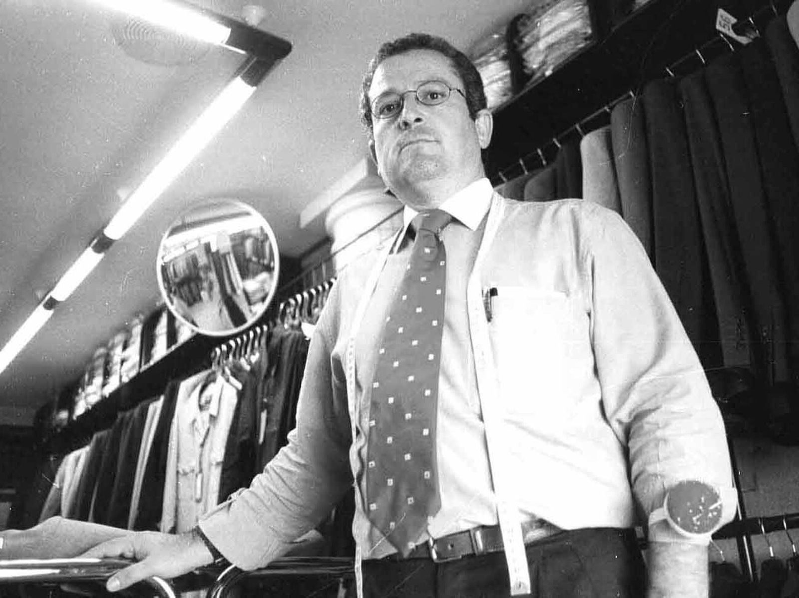 José Manuel Cordón, en una imagen de archivo en su sastrería de La Plata.