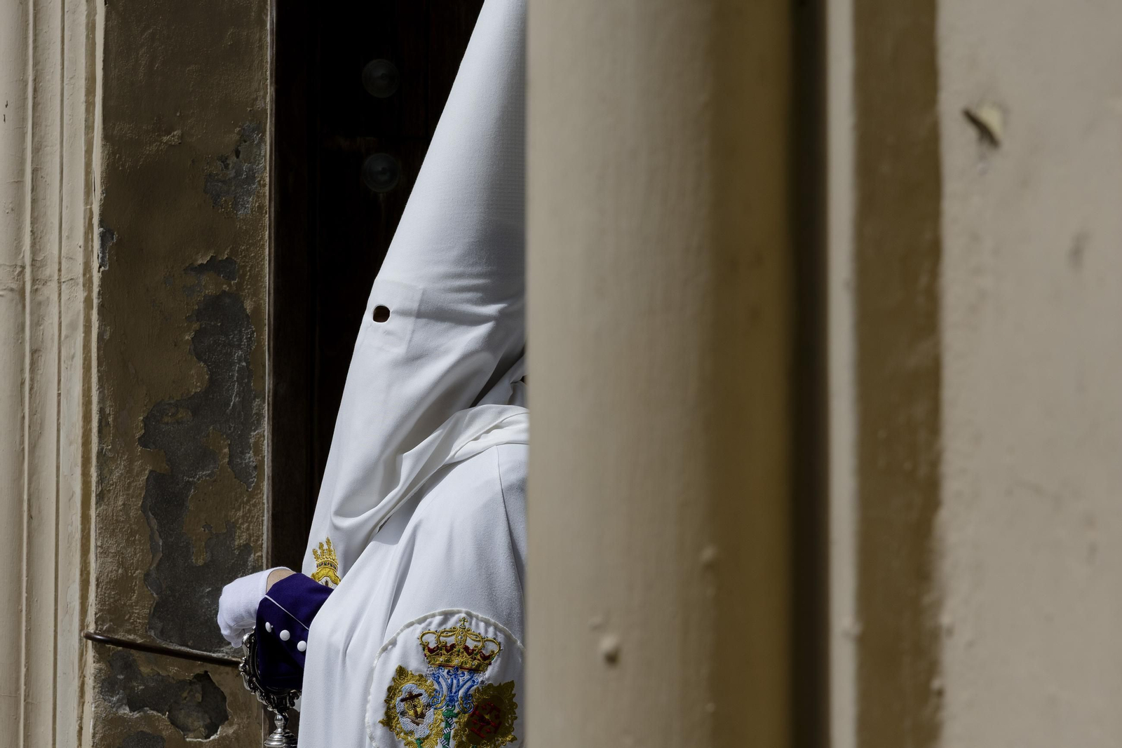 Imágenes de la salida del Nazareno del amor en la Semana Santa de Cádiz 2025