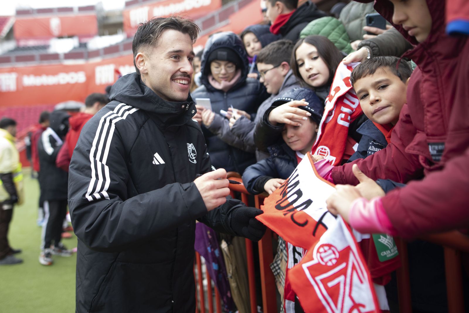 Las mejores imágenes del entrenamiento con público del Granada CF